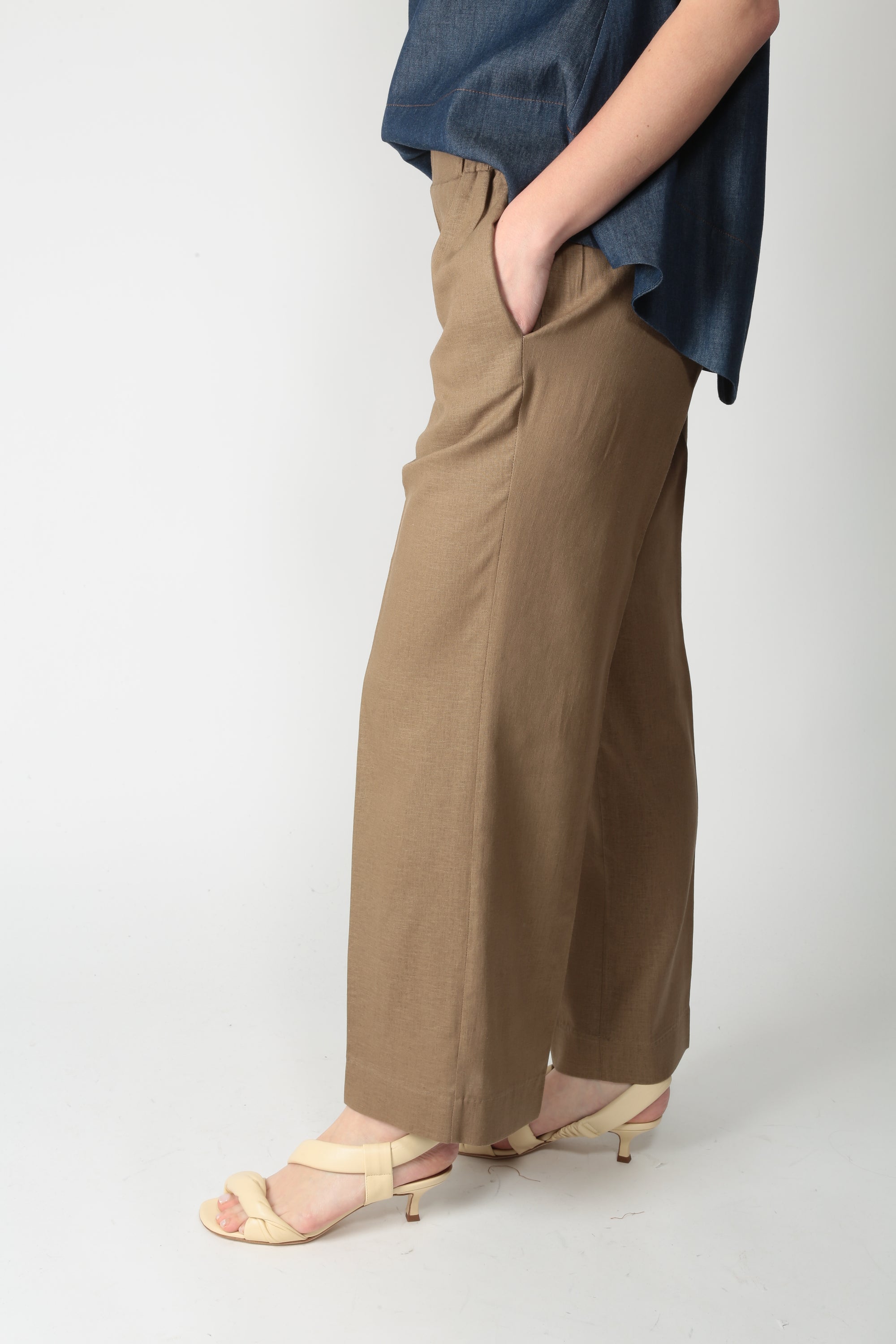 https://admin.shopify.com/store/gulieshop/products/16077285687645#:~:text=https%3A//www.gulieshop.it%20%E2%80%BA%20products%20%E2%80%BA%201978%2Dpantalone%2Din%2Dviscosa%2De%2Dlino%2Darianna