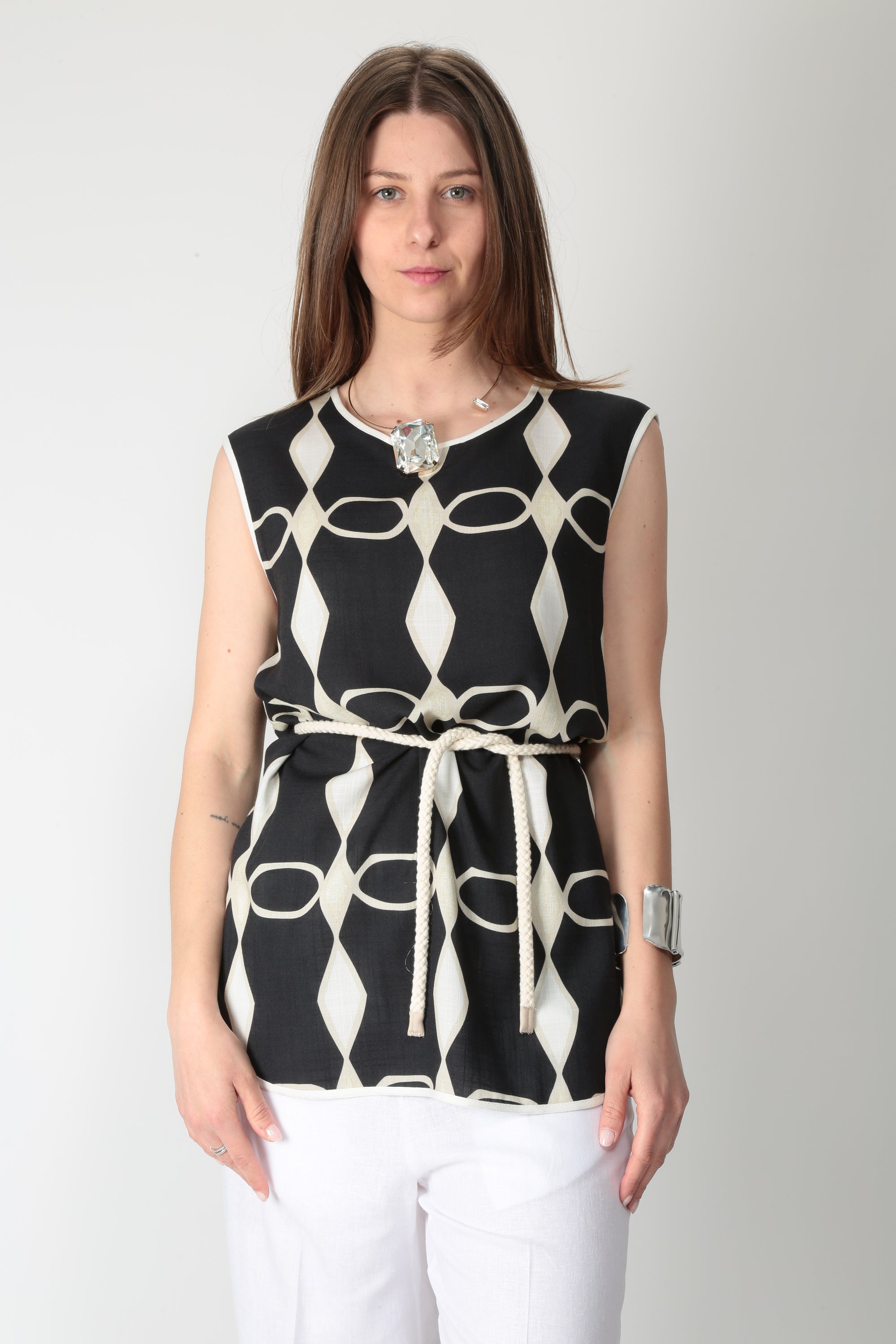 https://admin.shopify.com/store/gulieshop/products/16077285884253#:~:text=https%3A//www.gulieshop.it%20%E2%80%BA%20products%20%E2%80%BA%201978%2Dtop%2Dcon%2Dcintura%2Din%2Dcorda%2Dcreta