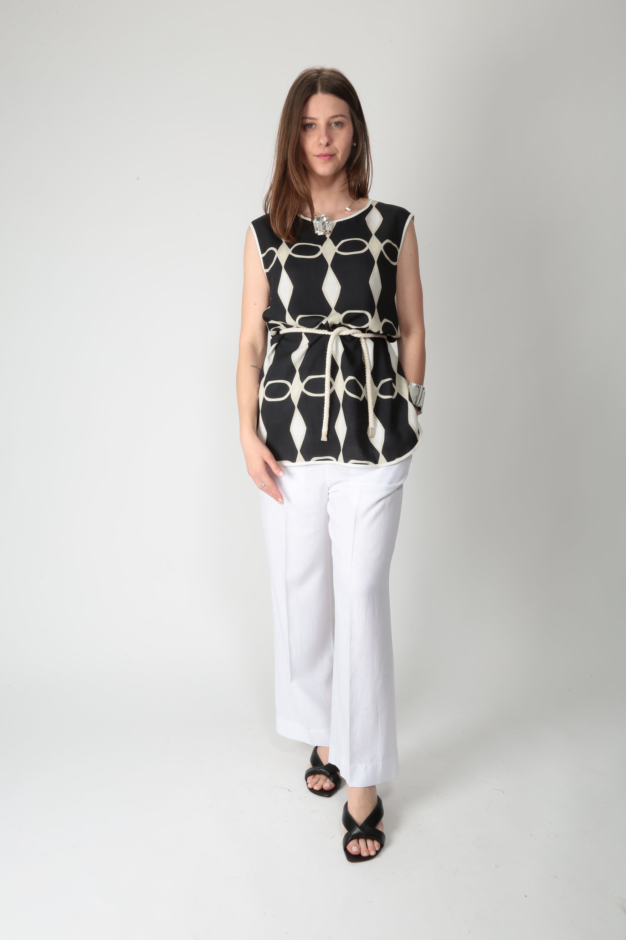 https://admin.shopify.com/store/gulieshop/products/16077285884253#:~:text=https%3A//www.gulieshop.it%20%E2%80%BA%20products%20%E2%80%BA%201978%2Dtop%2Dcon%2Dcintura%2Din%2Dcorda%2Dcreta