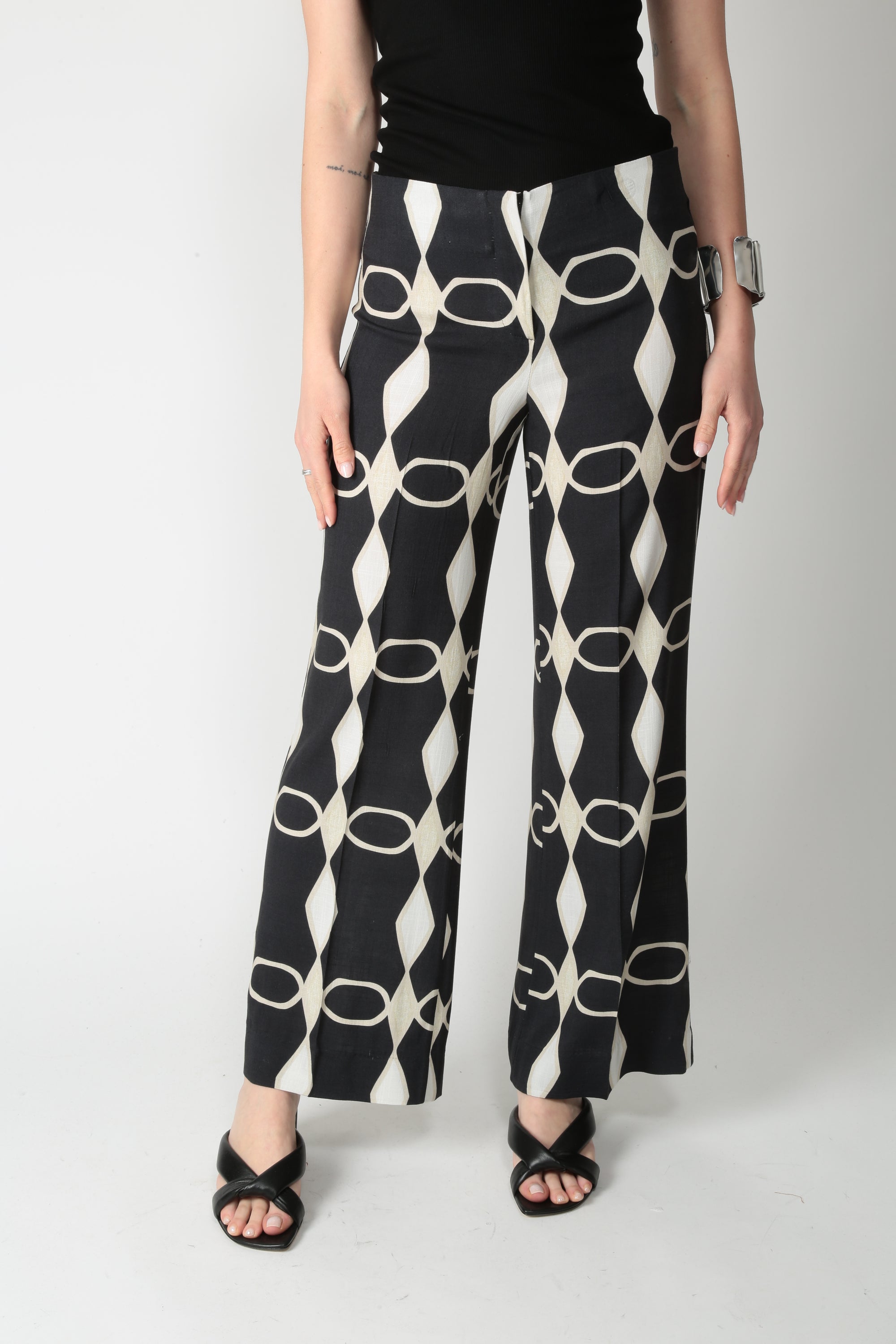 https://admin.shopify.com/store/gulieshop/products/16077285949789#:~:text=https%3A//www.gulieshop.it%20%E2%80%BA%20products%20%E2%80%BA%201978%2Dpantalone%2Din%2Dviscosa%2De%2Dlino%2Dzagabria