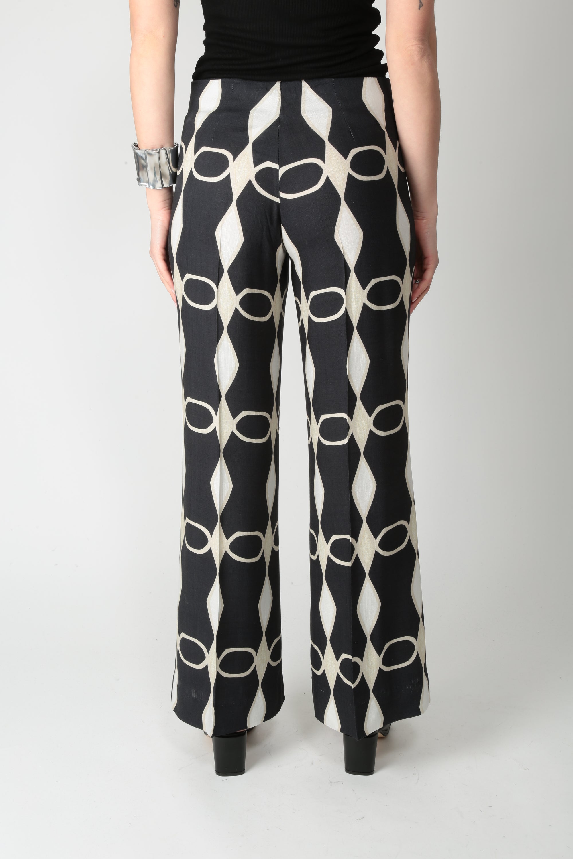 https://admin.shopify.com/store/gulieshop/products/16077285949789#:~:text=https%3A//www.gulieshop.it%20%E2%80%BA%20products%20%E2%80%BA%201978%2Dpantalone%2Din%2Dviscosa%2De%2Dlino%2Dzagabria