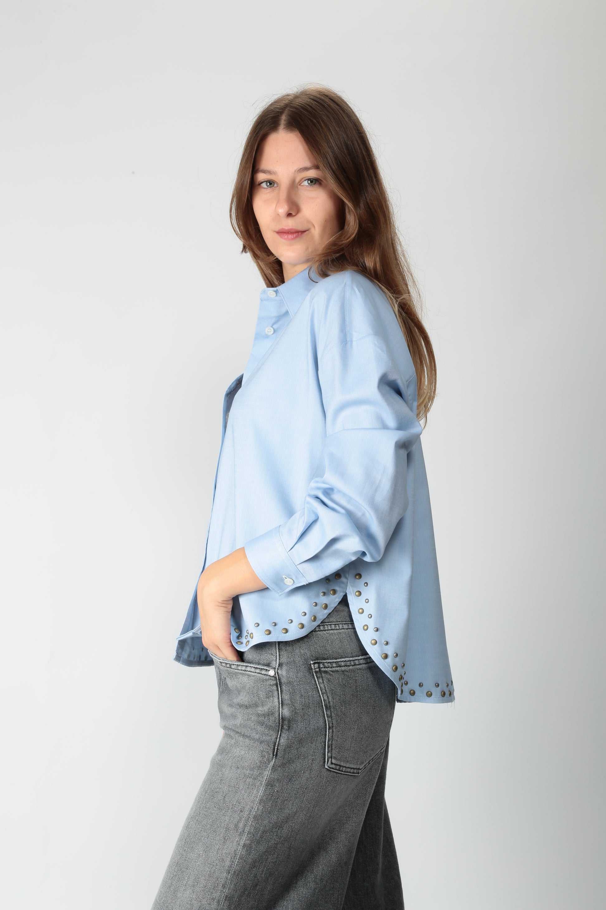 https://www.gulieshop.it › products › camicetta-snob-camicia-con-borchie-31410-551p