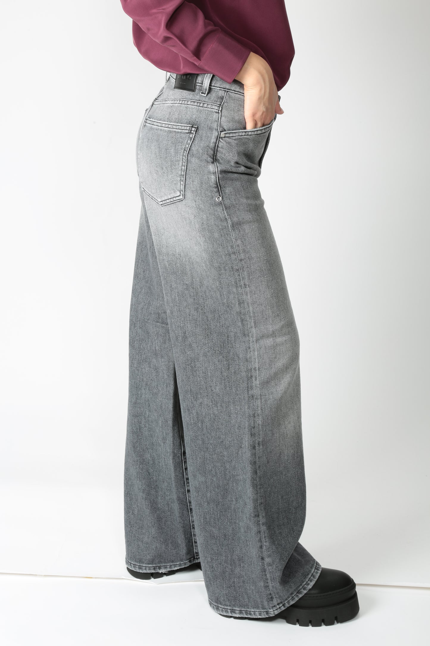https://admin.shopify.com/store/gulieshop/products/15621943427421#:~:text=https%3A//www.gulieshop.it%20%E2%80%BA%20products%20%E2%80%BA%20latino%2Djeans%2Dgamba%2Dlarga%2Ddiana%2Dpa176dmd081