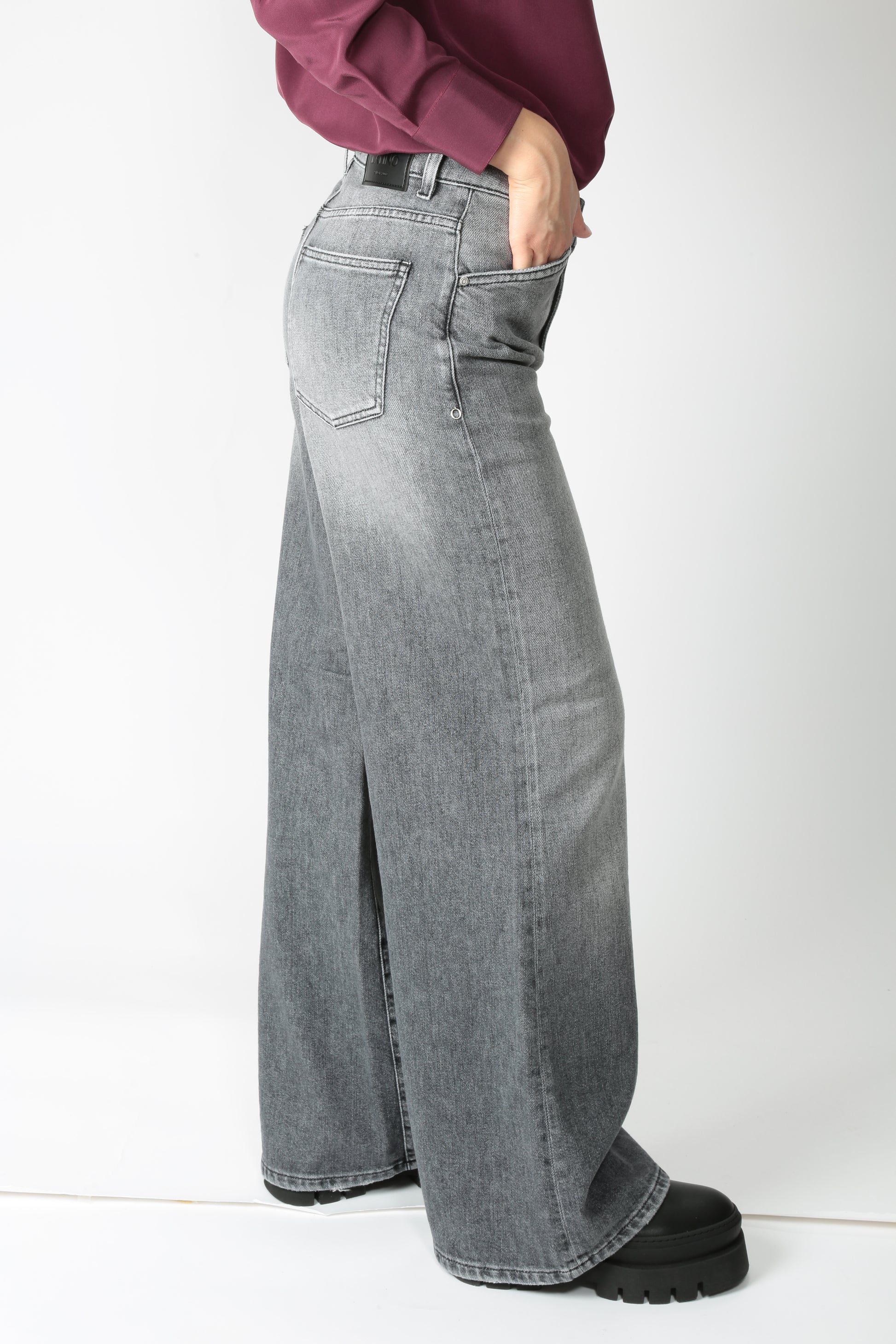 https://admin.shopify.com/store/gulieshop/products/15621943427421#:~:text=https%3A//www.gulieshop.it%20%E2%80%BA%20products%20%E2%80%BA%20latino%2Djeans%2Dgamba%2Dlarga%2Ddiana%2Dpa176dmd081