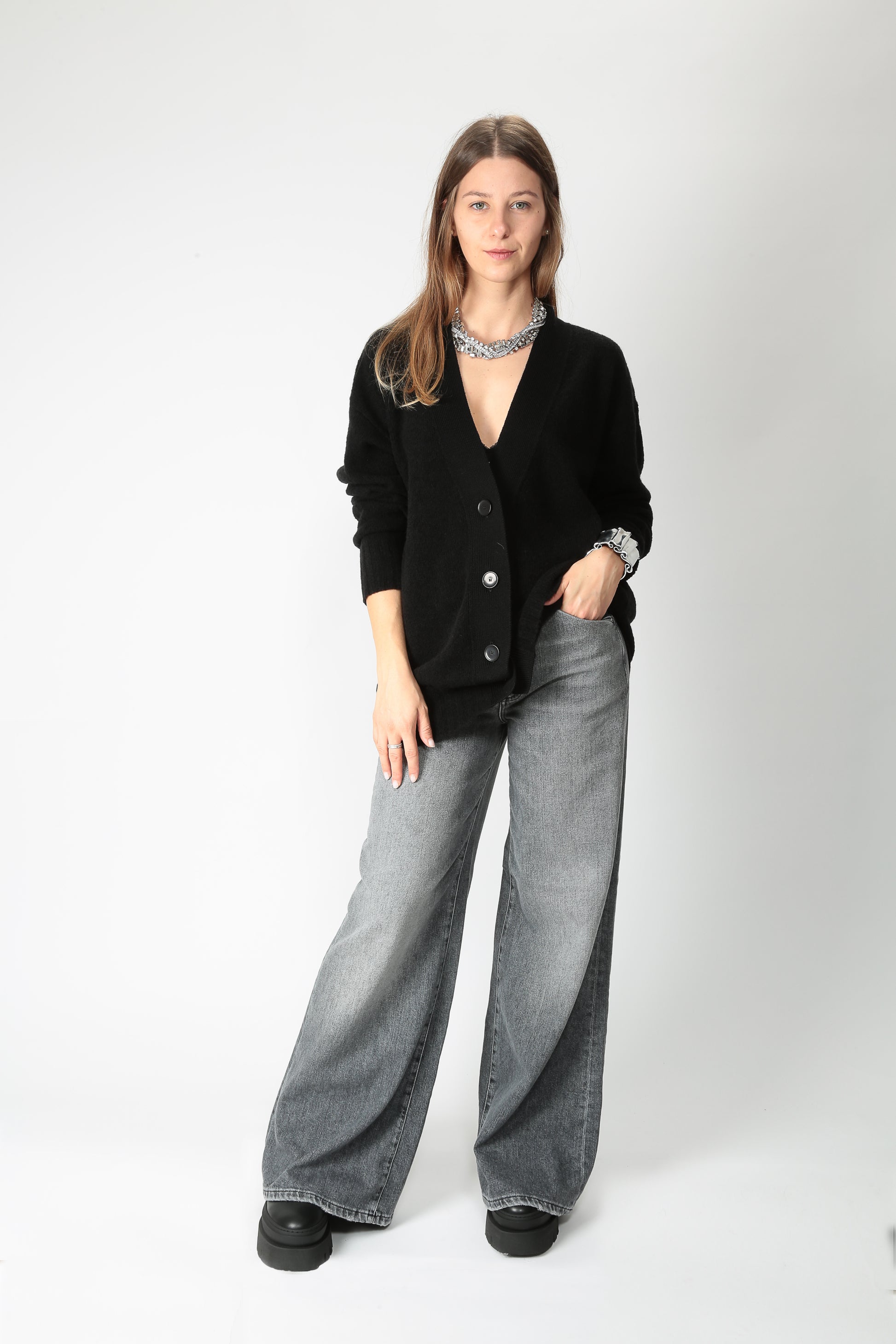 https://admin.shopify.com/store/gulieshop/products/15621943099741#:~:text=https%3A//www.gulieshop.it%20%E2%80%BA%20products%20%E2%80%BA%20alpha%2Dstudio%2Dcardigan%2Din%2Dmisto%2Dlana%2Dad%2D4523e