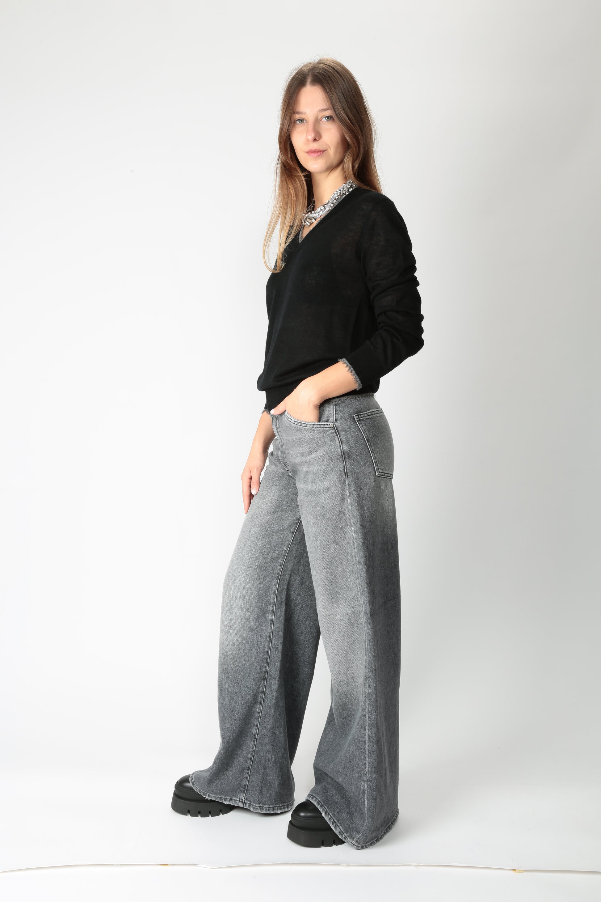 https://admin.shopify.com/store/gulieshop/products/15632039280989#:~:text=https%3A//www.gulieshop.it%20%E2%80%BA%20products%20%E2%80%BA%20kangra%2Dmaglia%2Dscollo%2Da%2Dv%2D2922%2D02%2D39210