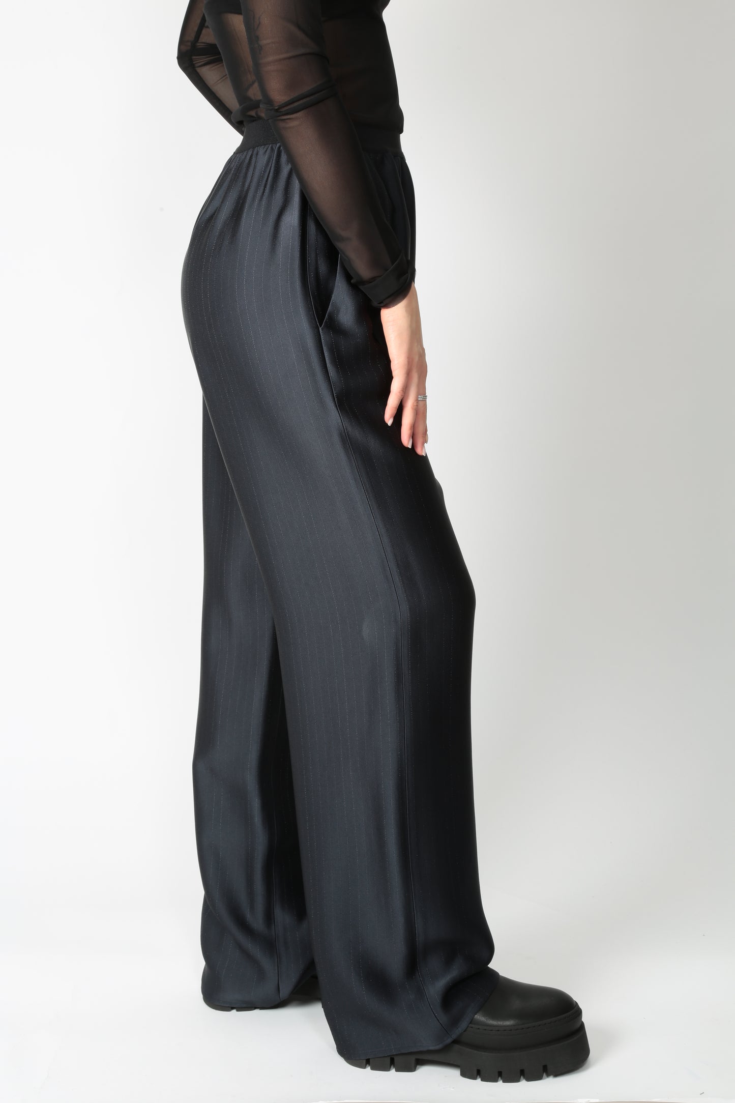 https://admin.shopify.com/store/gulieshop/products/15621934383453#:~:text=https%3A//www.gulieshop.it%20%E2%80%BA%20products%20%E2%80%BA%20tela%2Dpantalone%2Dmisto%2Dviscosa%2Dstormo