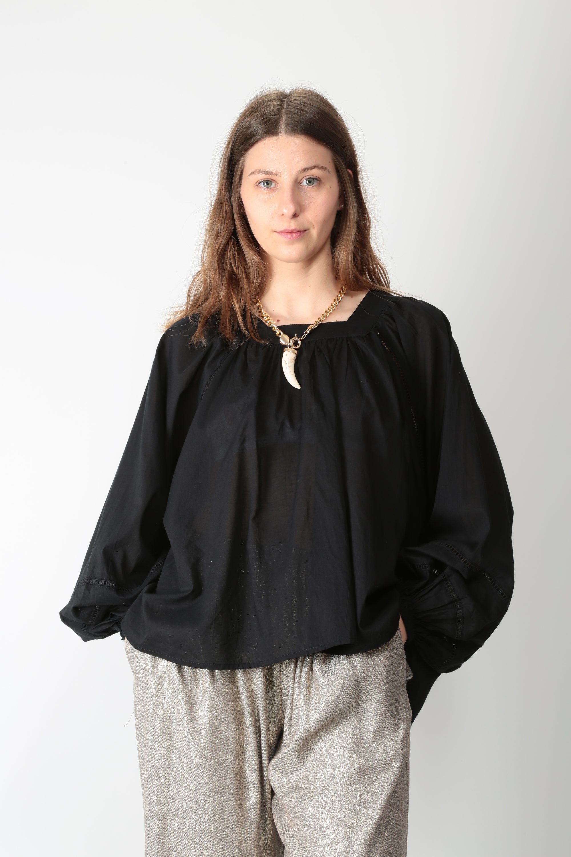 https://admin.shopify.com/store/gulieshop/products/16176818127197#:~:text=https%3A//www.gulieshop.it%20%E2%80%BA%20products%20%E2%80%BA%20diega%2Dcamicia%2Dampia%2Dtazao%2D11382