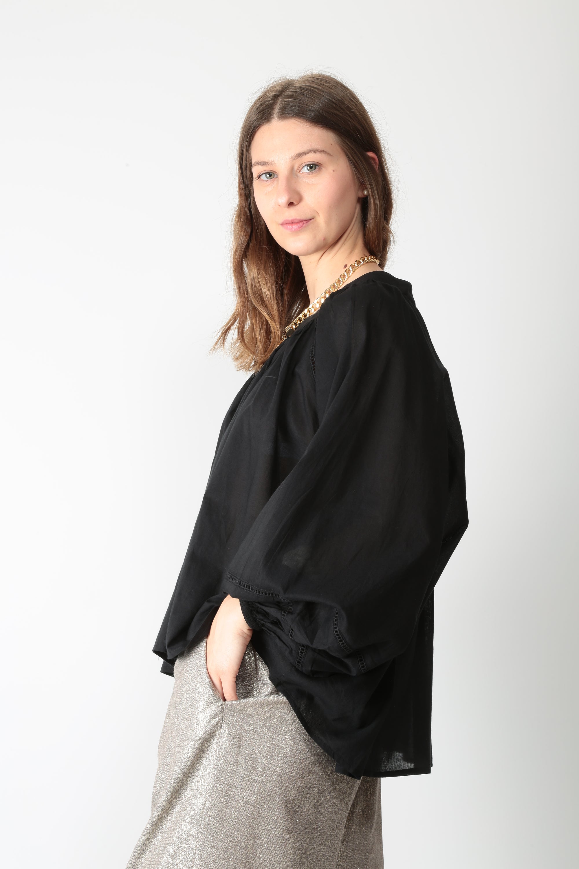 https://admin.shopify.com/store/gulieshop/products/16176818127197#:~:text=https%3A//www.gulieshop.it%20%E2%80%BA%20products%20%E2%80%BA%20diega%2Dcamicia%2Dampia%2Dtazao%2D11382