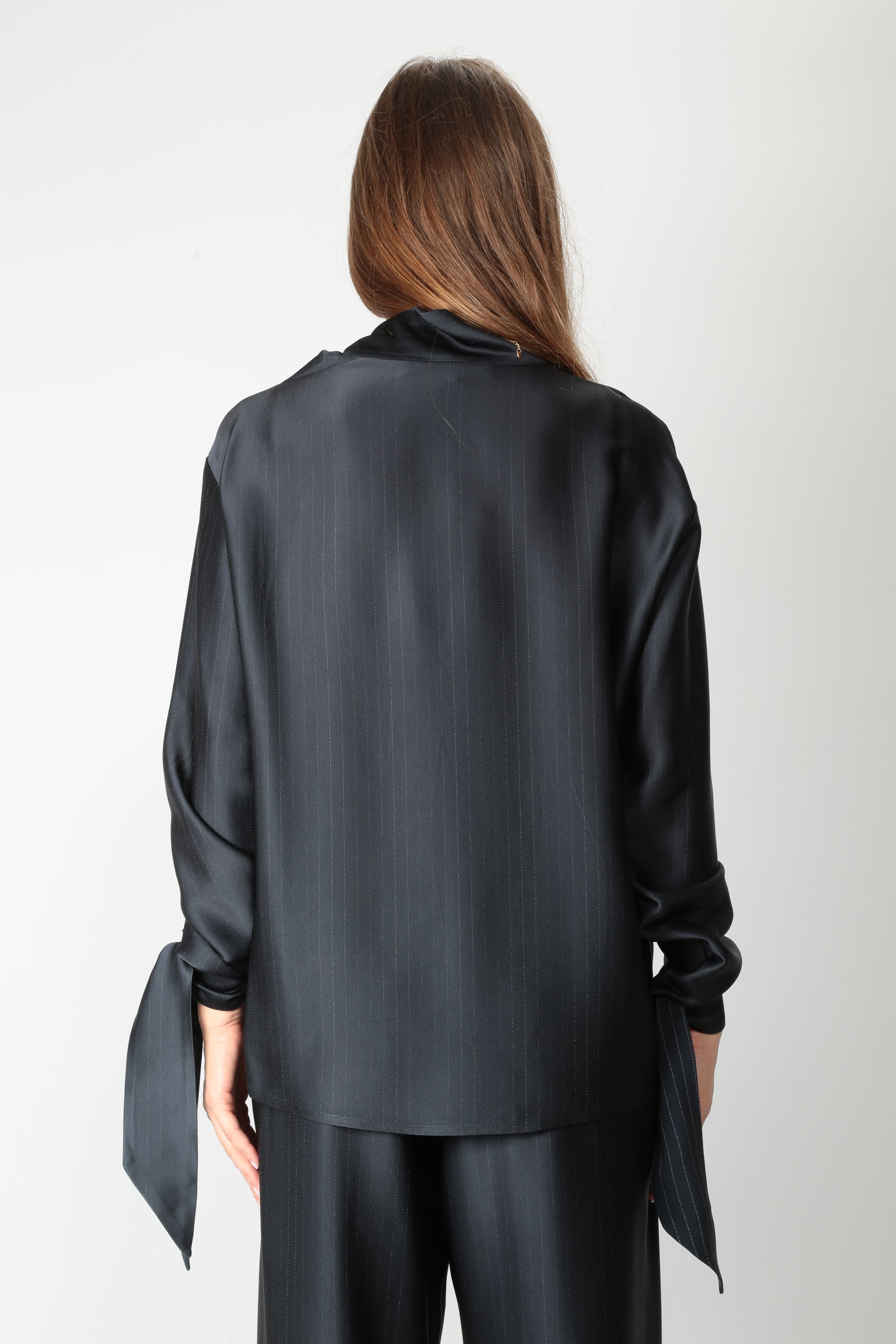 https://admin.shopify.com/store/gulieshop/products/15621934350685#:~:text=https%3A//www.gulieshop.it%20%E2%80%BA%20products%20%E2%80%BA%20tela%2Dcamicia%2Dgessata%2Dcon%2Dfiocco%2Drebel