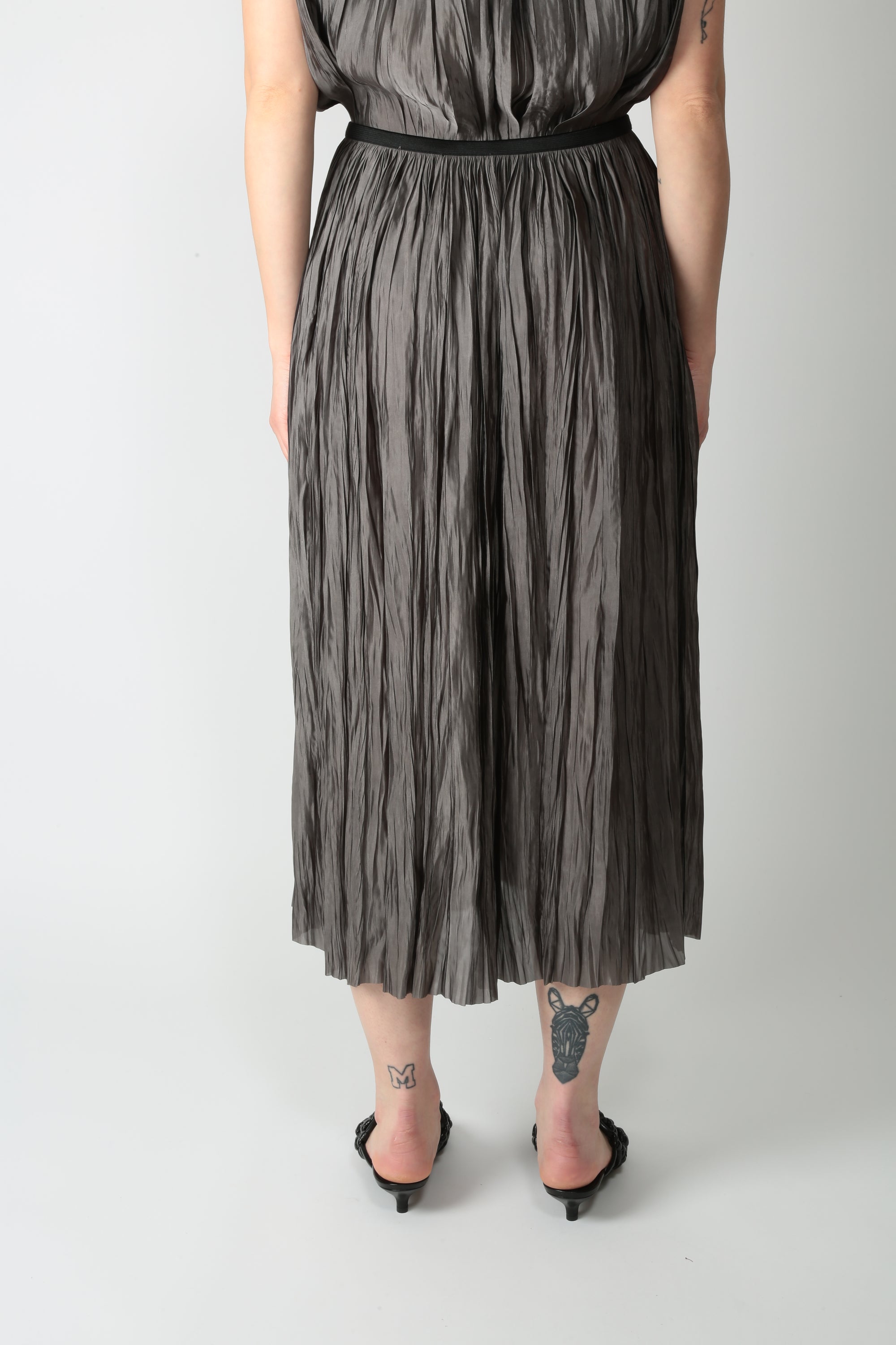 https://admin.shopify.com/store/gulieshop/products/16012870386013#:~:text=https%3A//www.gulieshop.it%20%E2%80%BA%20products%20%E2%80%BA%20r%2Dcollina%2Dgonna%2Dplisse%2D261fxa57067%2D1