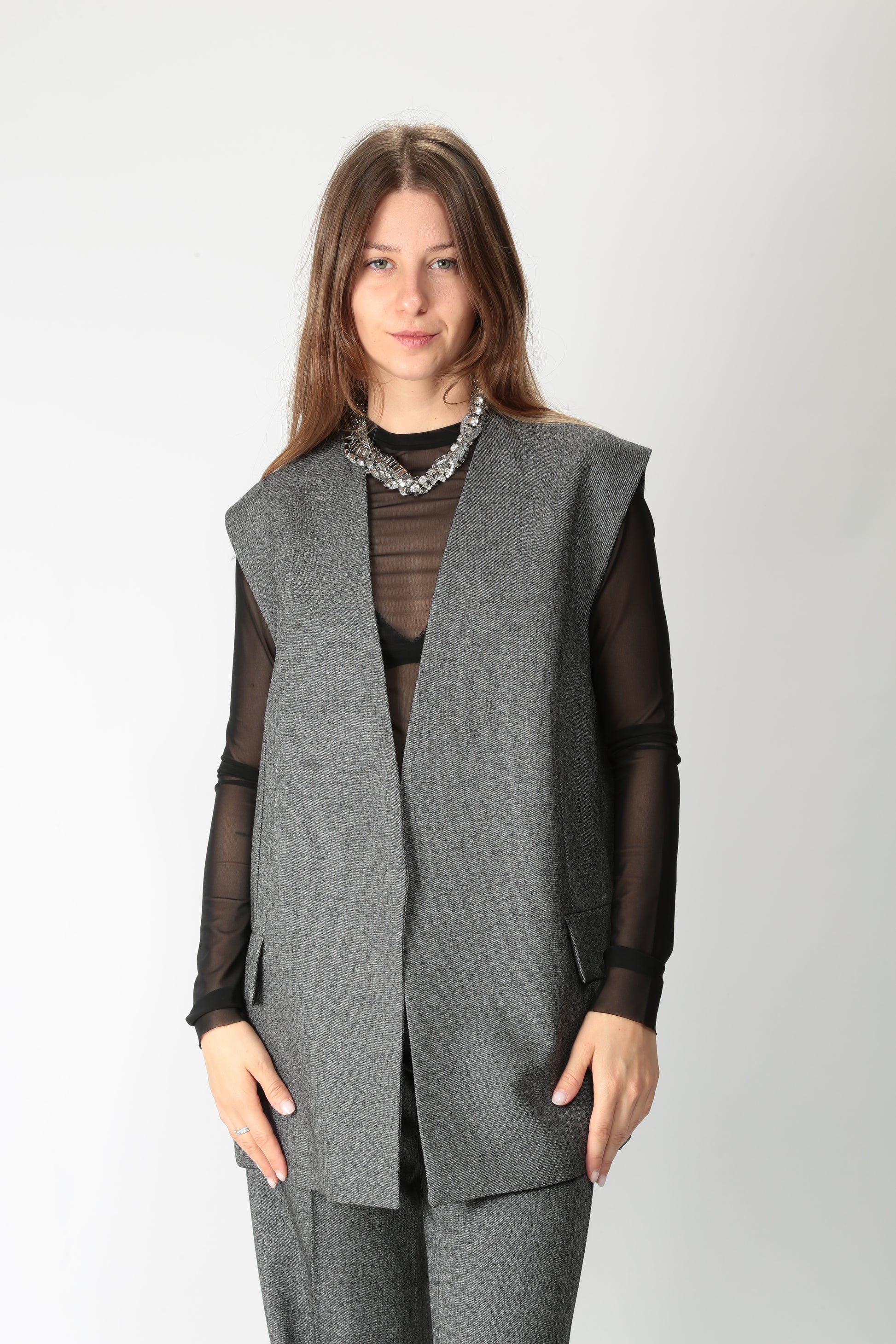 https://admin.shopify.com/store/gulieshop/products/15621933990237#:~:text=https%3A//www.gulieshop.it%20%E2%80%BA%20products%20%E2%80%BA%201978%2Dgilet%2Doversize%2Dgrisaglia