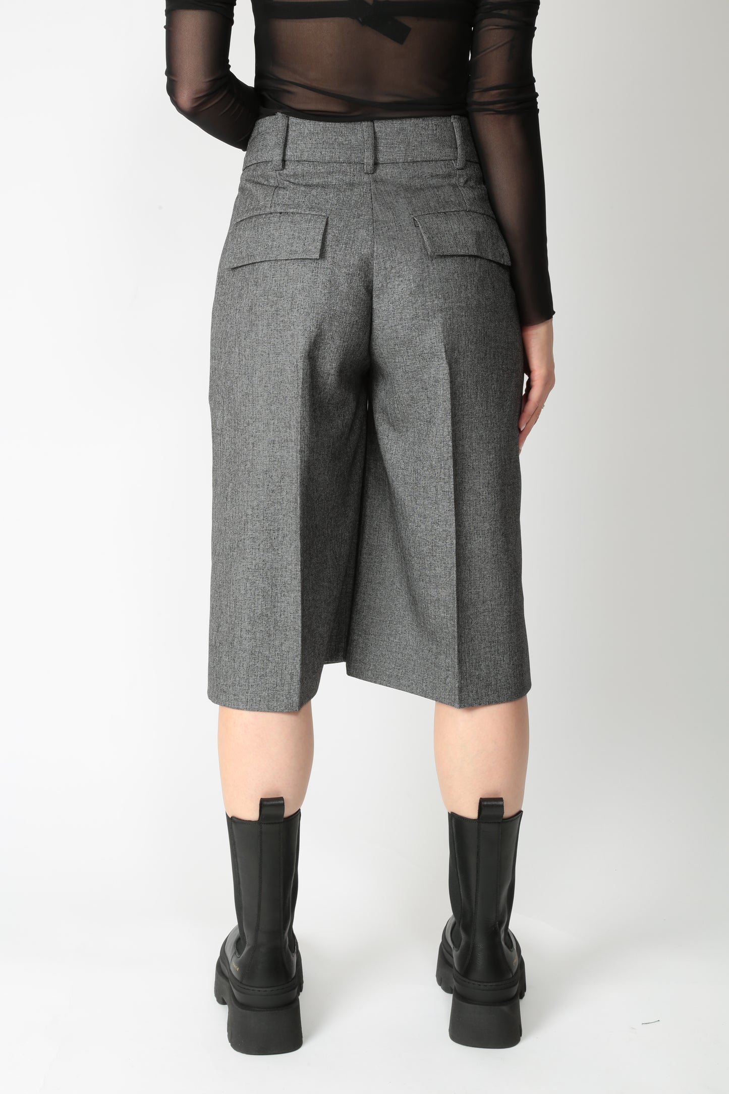 https://admin.shopify.com/store/gulieshop/products/15621943165277#:~:text=https%3A//www.gulieshop.it%20%E2%80%BA%20products%20%E2%80%BA%201978%2Dbermuda%2Din%2Dmisto%2Dviscosa%2Dpatta%2Dgrisaglia