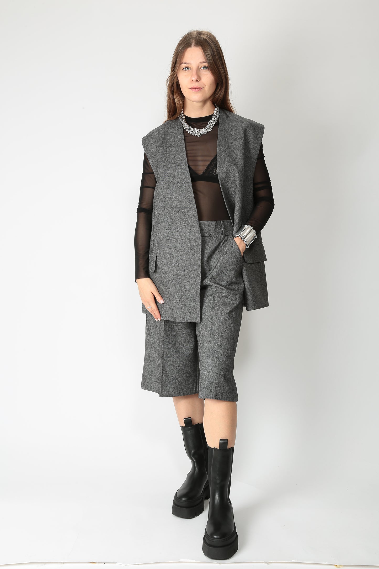 https://admin.shopify.com/store/gulieshop/products/15621943165277#:~:text=https%3A//www.gulieshop.it%20%E2%80%BA%20products%20%E2%80%BA%201978%2Dbermuda%2Din%2Dmisto%2Dviscosa%2Dpatta%2Dgrisaglia
