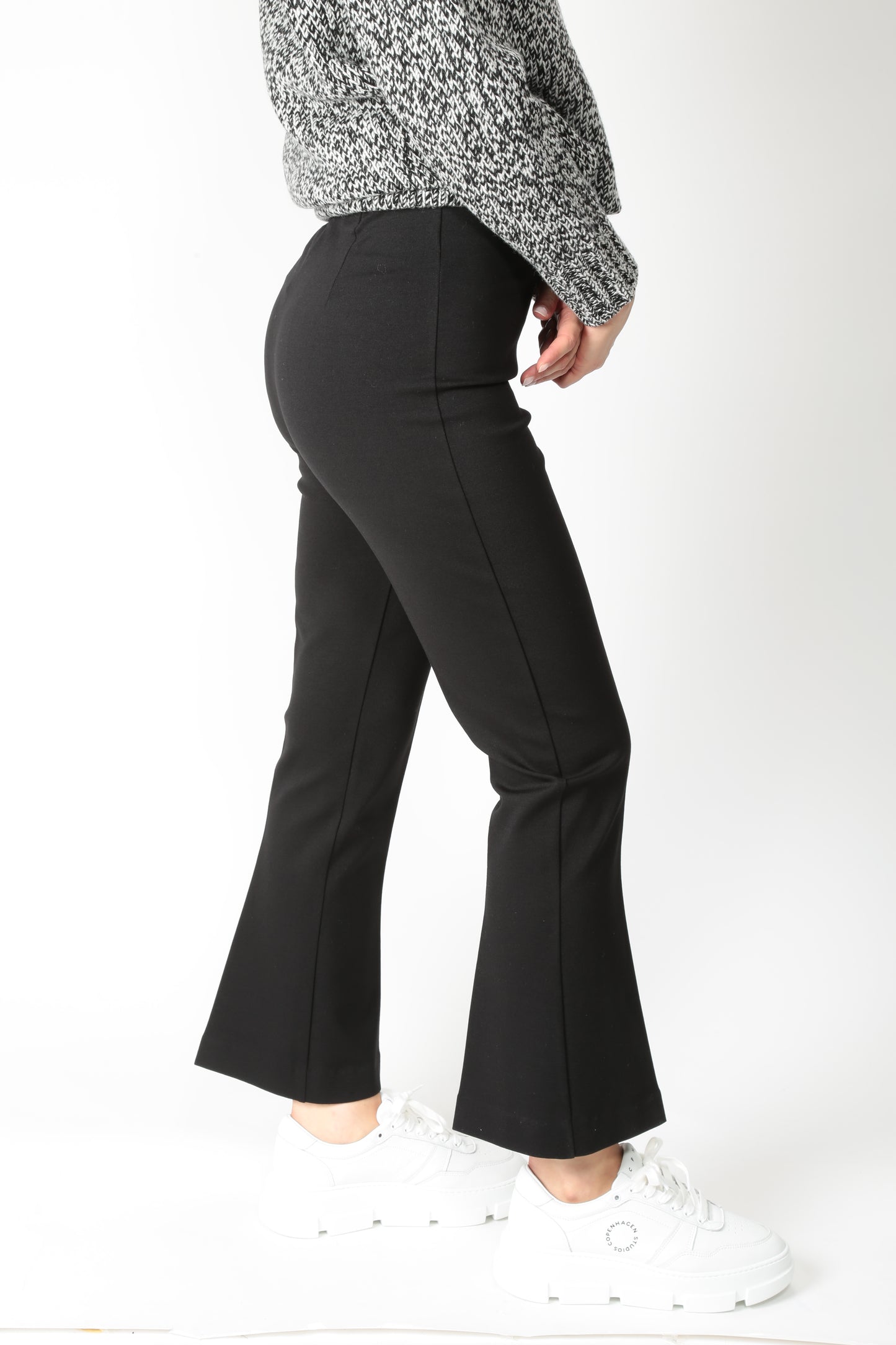https://admin.shopify.com/store/gulieshop/products/15621943132509#:~:text=https%3A//www.gulieshop.it%20%E2%80%BA%20products%20%E2%80%BA%201978%2Dpantalone%2Da%2Dtrombetta%2Dpunto%2Droma%2D1