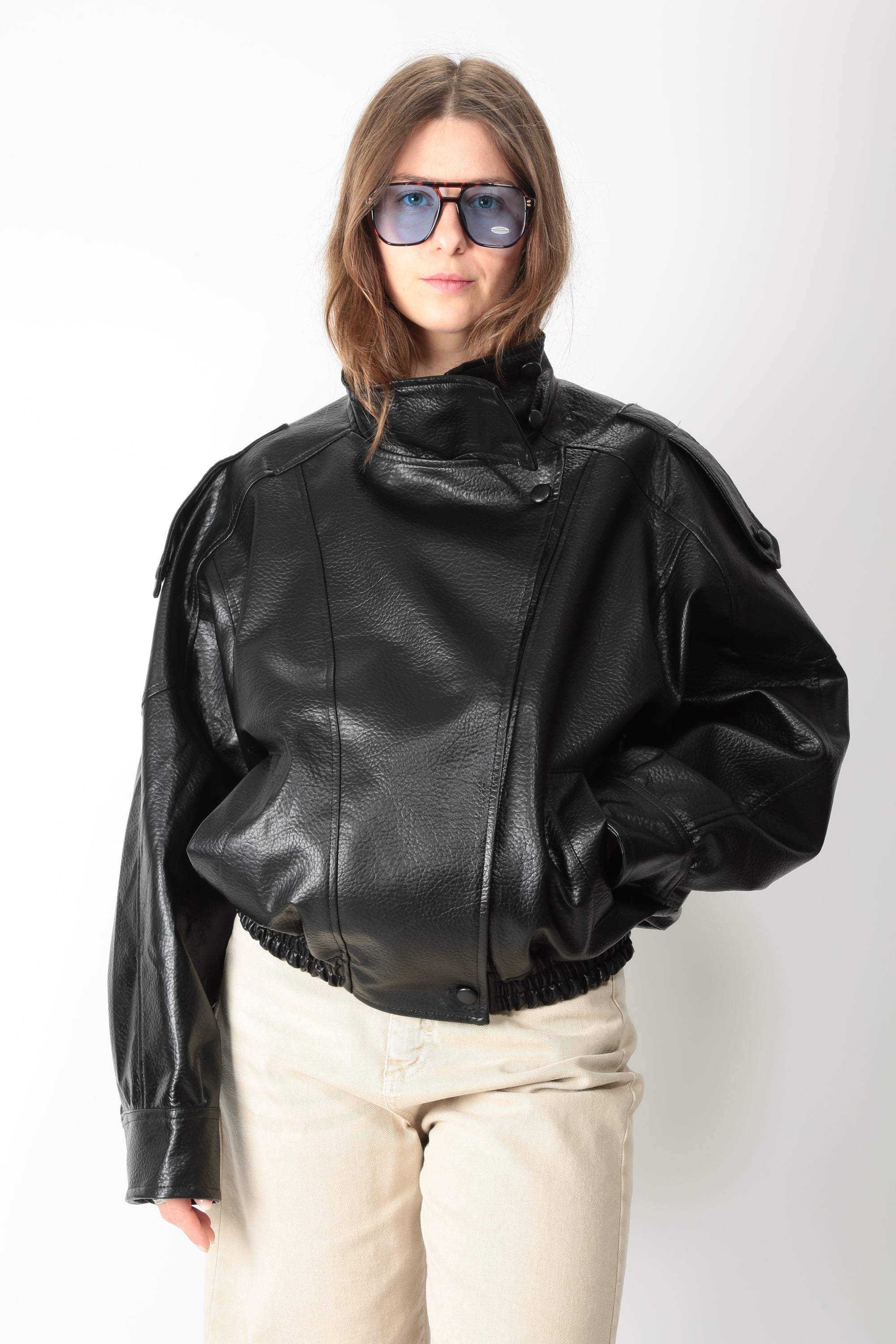 https://admin.shopify.com/store/gulieshop/products/16121605357917#:~:text=https%3A//www.gulieshop.it%20%E2%80%BA%20products%20%E2%80%BA%20tensione%2Din%2Dbomber%2Din%2Decopelle%2D39026