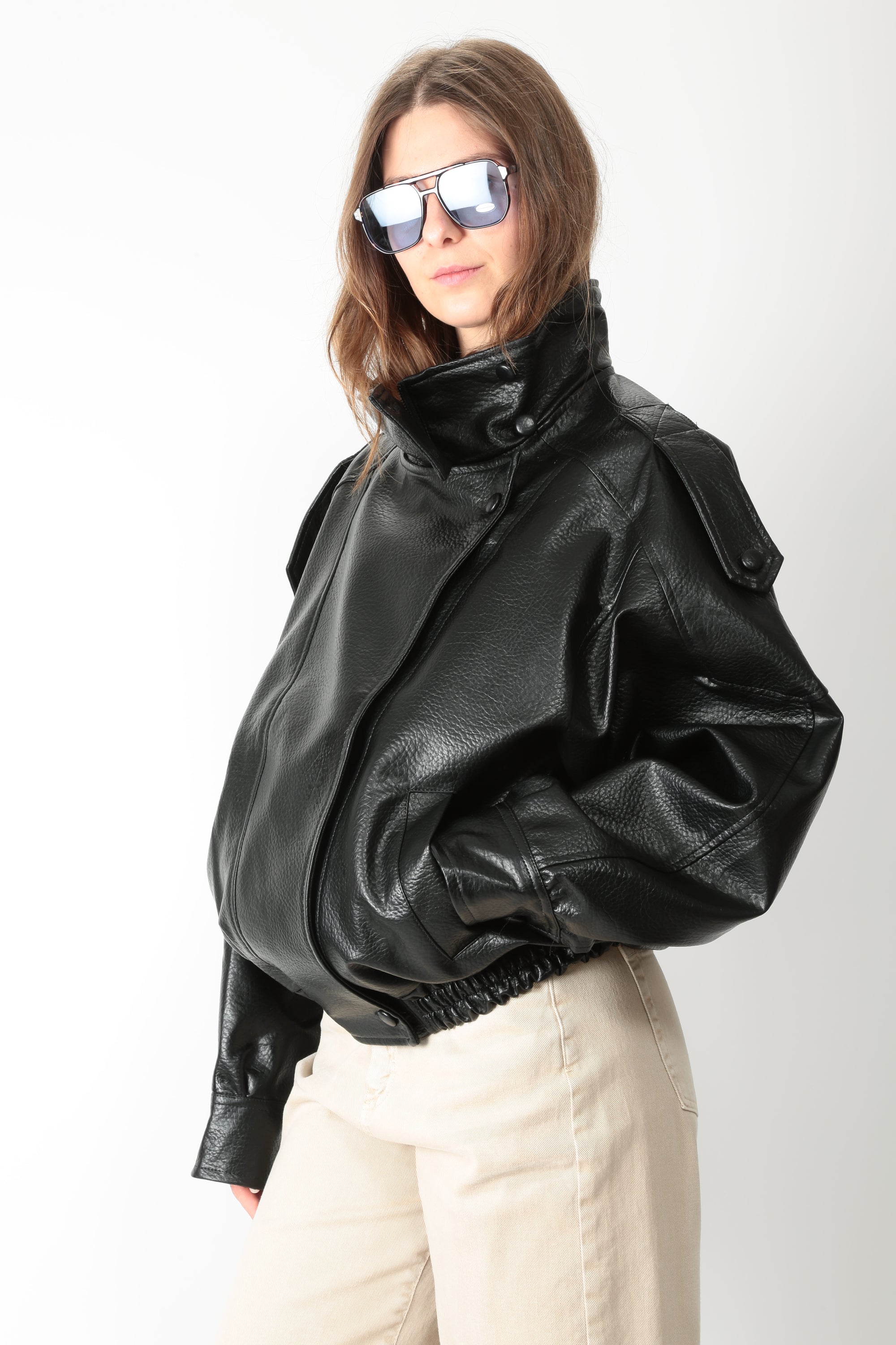 https://admin.shopify.com/store/gulieshop/products/16121605357917#:~:text=https%3A//www.gulieshop.it%20%E2%80%BA%20products%20%E2%80%BA%20tensione%2Din%2Dbomber%2Din%2Decopelle%2D39026