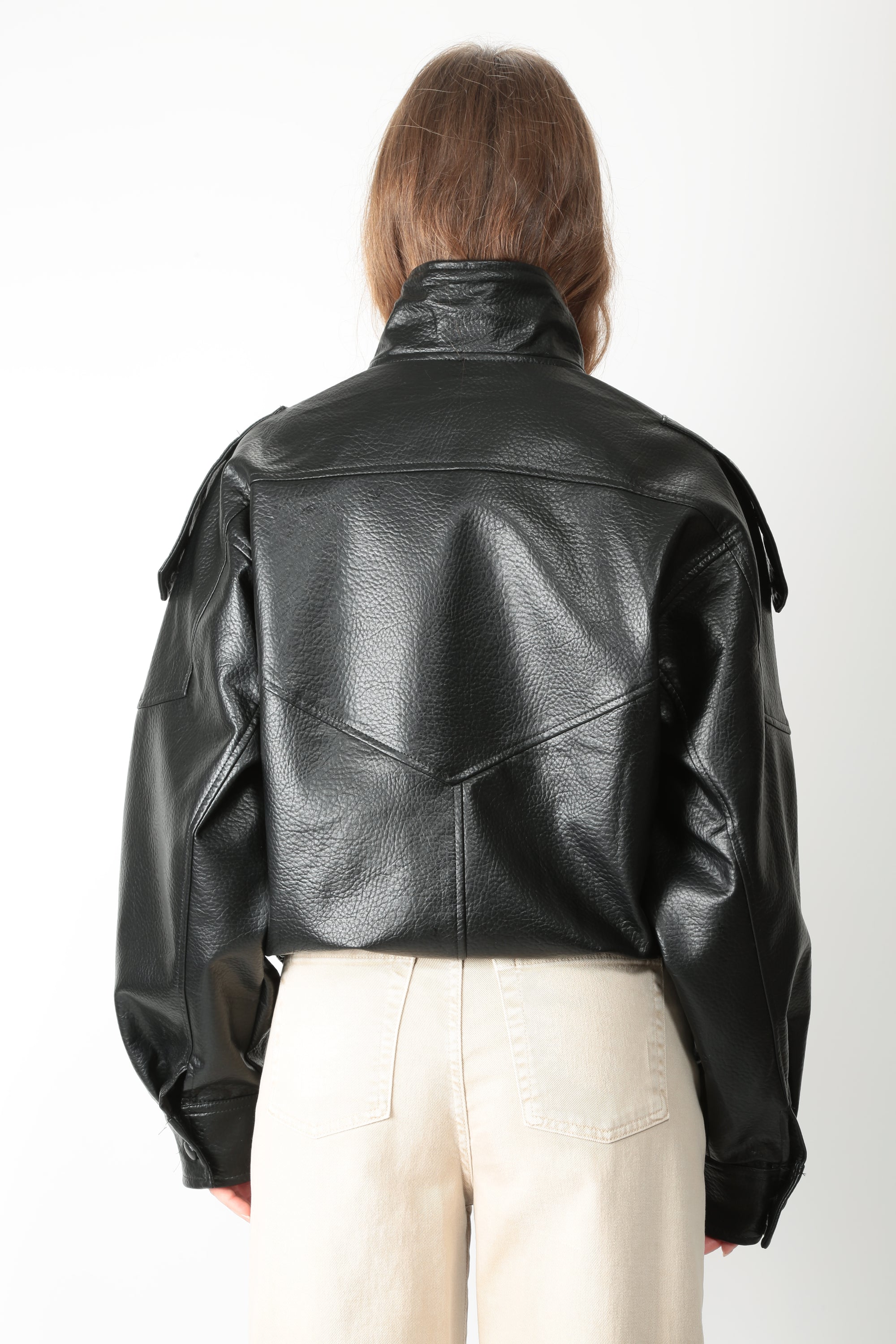 https://admin.shopify.com/store/gulieshop/products/16121605357917#:~:text=https%3A//www.gulieshop.it%20%E2%80%BA%20products%20%E2%80%BA%20tensione%2Din%2Dbomber%2Din%2Decopelle%2D39026