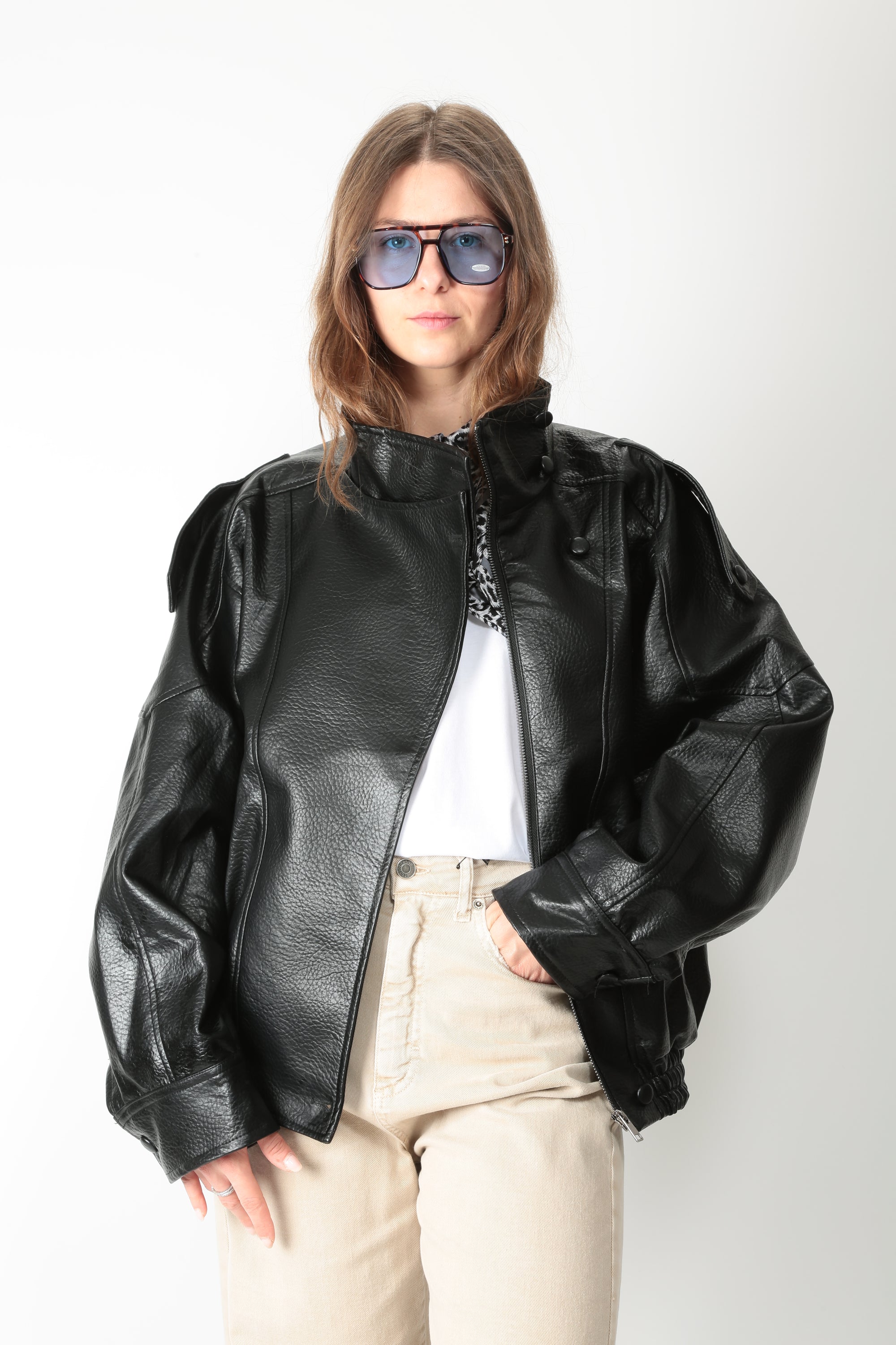 https://admin.shopify.com/store/gulieshop/products/16121605357917#:~:text=https%3A//www.gulieshop.it%20%E2%80%BA%20products%20%E2%80%BA%20tensione%2Din%2Dbomber%2Din%2Decopelle%2D39026