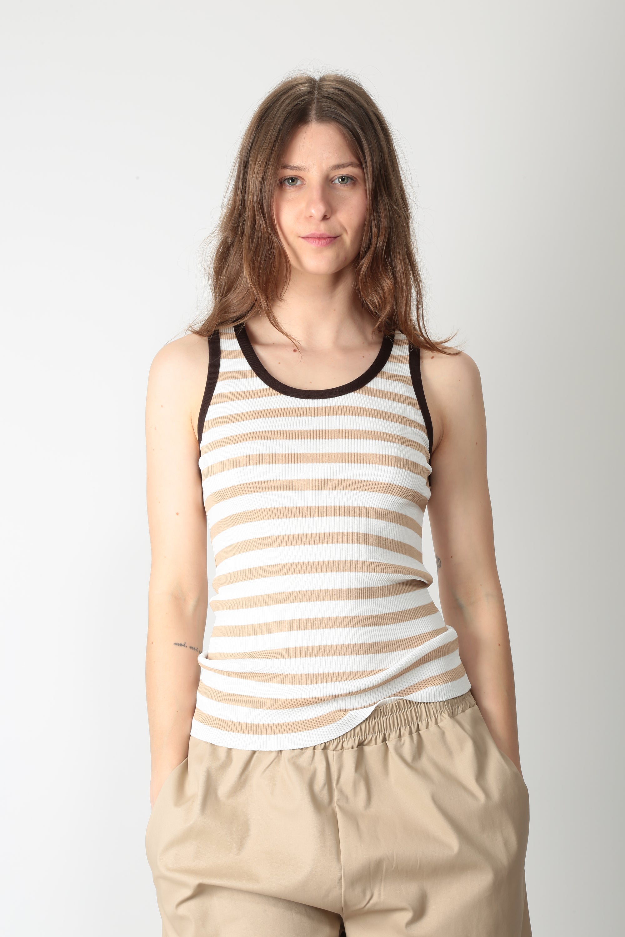 https://admin.shopify.com/store/gulieshop/products/16121553060189#:~:text=https%3A//www.gulieshop.it%20%E2%80%BA%20products%20%E2%80%BA%20tensione%2Din%2Dtop%2Dcanotta%2D26p456