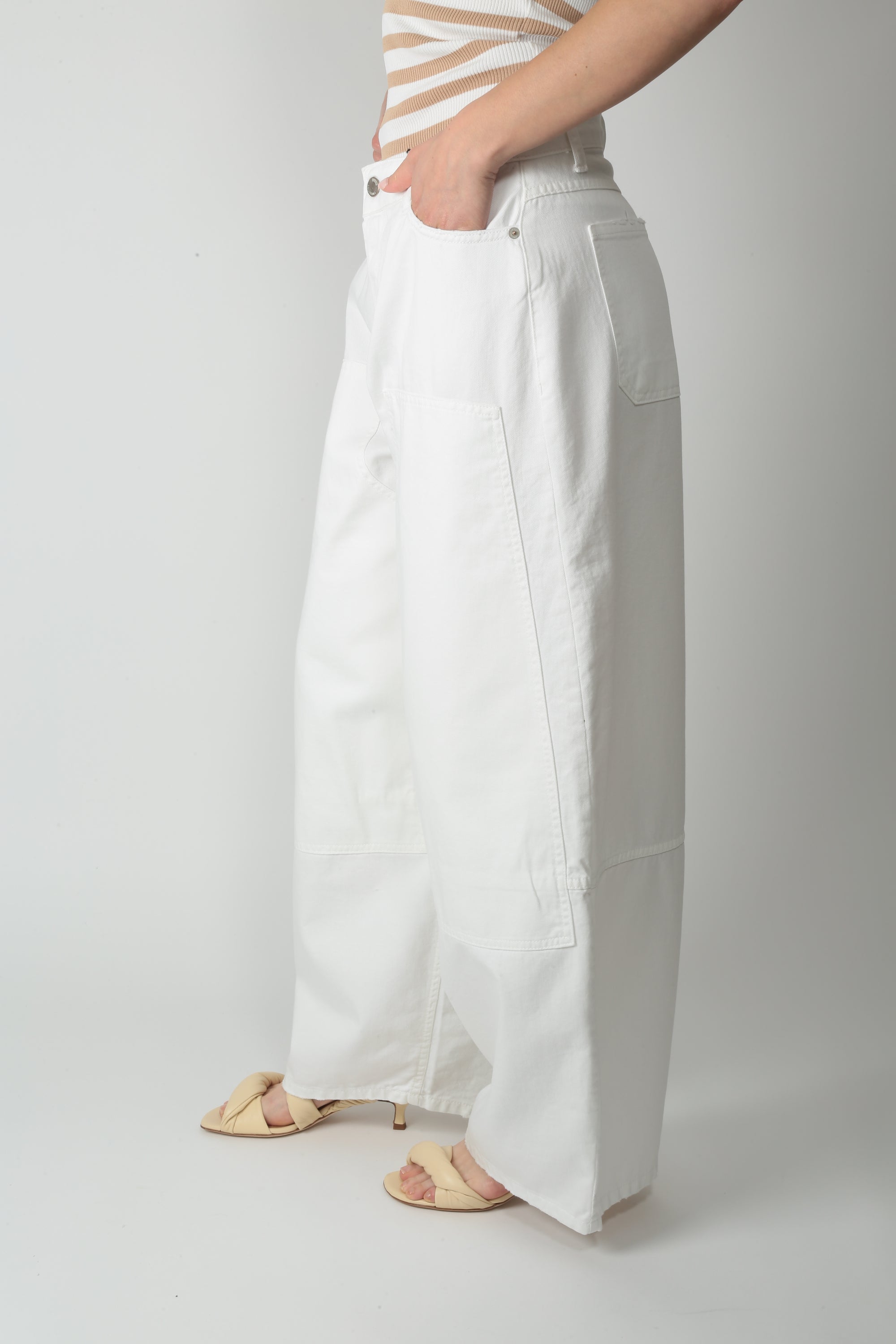 https://admin.shopify.com/store/gulieshop/products/16121607749981#:~:text=https%3A//www.gulieshop.it%20%E2%80%BA%20products%20%E2%80%BA%20tensione%2Din%2Djeans%2Dball%2Dpaint