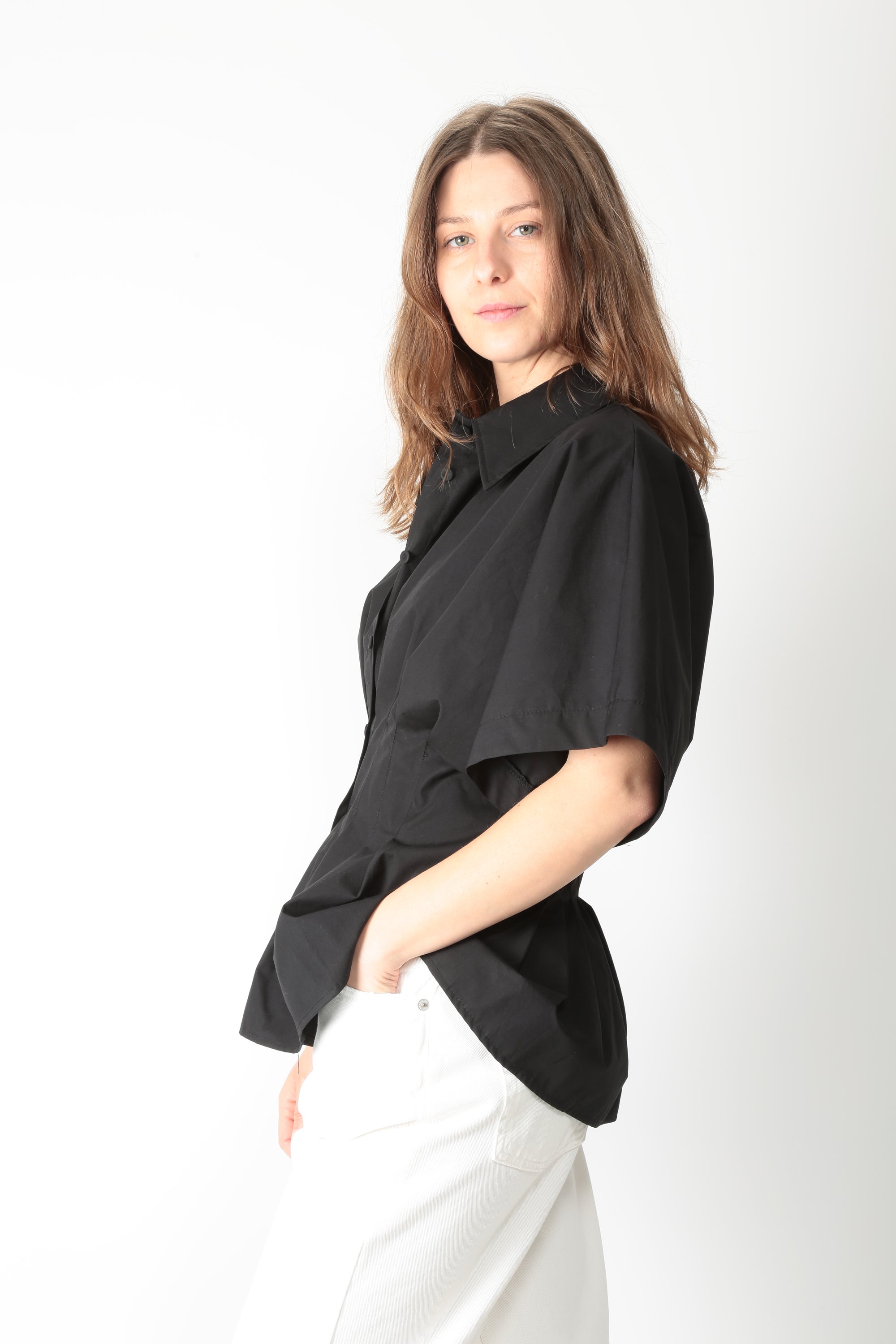 https://admin.shopify.com/store/gulieshop/products/16121607029085#:~:text=https%3A//www.gulieshop.it%20%E2%80%BA%20products%20%E2%80%BA%20tensione%2Din%2Dcamicia%2Dcon%2Dpinces%2Duk1233%2D1