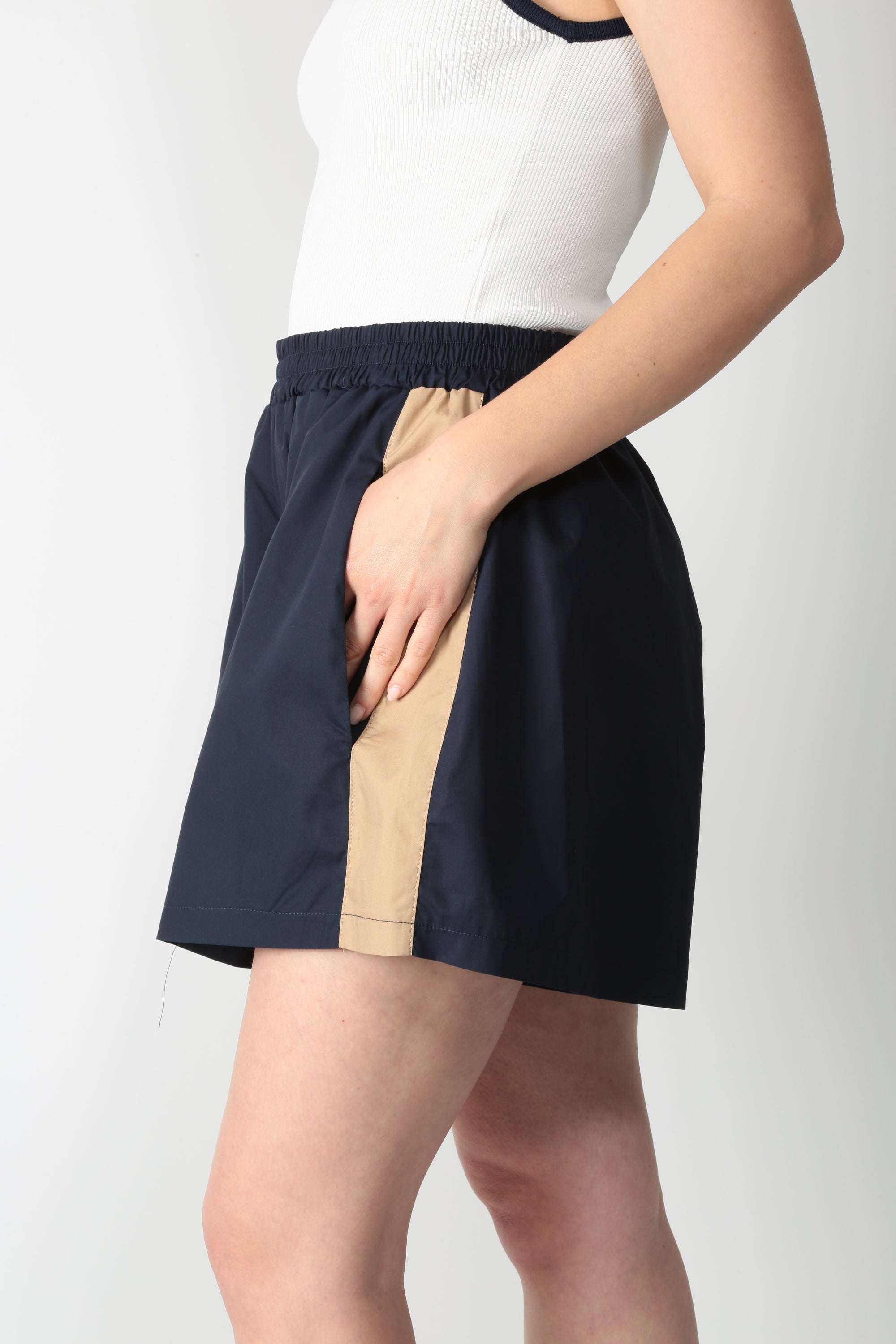 https://admin.shopify.com/store/gulieshop/products/16121551454557#:~:text=https%3A//www.gulieshop.it%20%E2%80%BA%20products%20%E2%80%BA%20tensione%2Din%2Dshort%2Din%2Dcotone%2Dpe260136