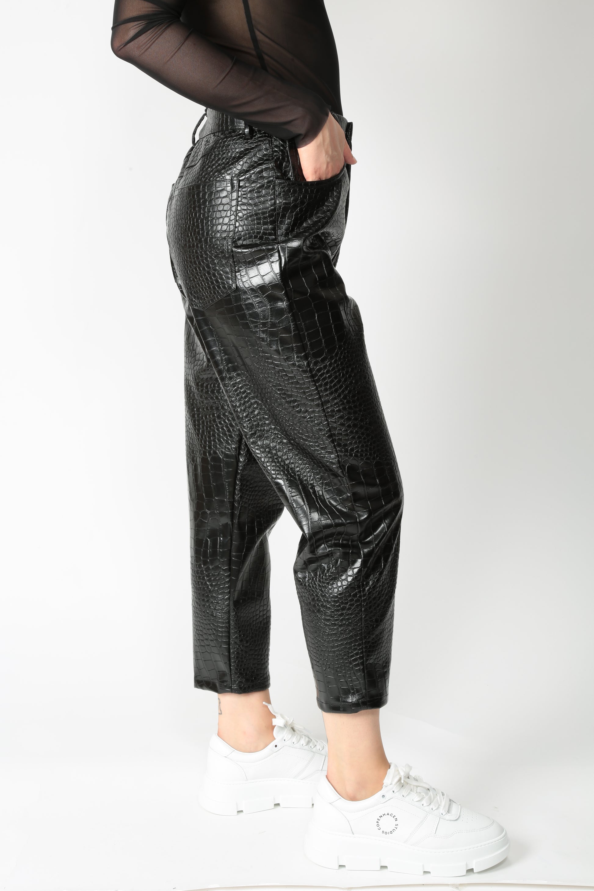 https://admin.shopify.com/store/gulieshop/products/15617498448221#:~:text=https%3A//www.gulieshop.it%20%E2%80%BA%20products%20%E2%80%BA%20the%2Dm%2Dpantalone%2Dstampa%2Dpitone%2Drachele