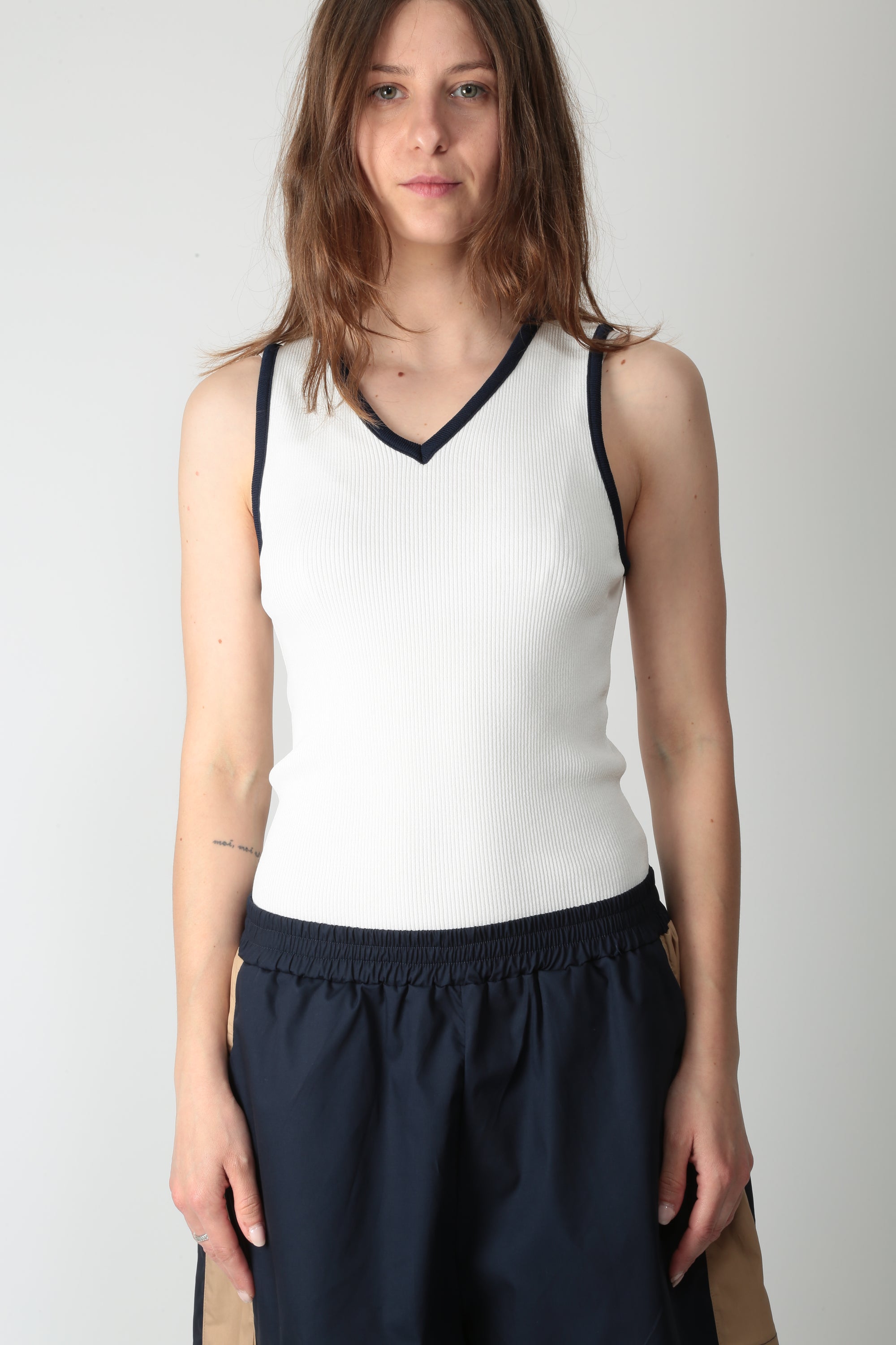 https://admin.shopify.com/store/gulieshop/products/16121553256797#:~:text=https%3A//www.gulieshop.it%20%E2%80%BA%20products%20%E2%80%BA%20tensione%2Din%2Dtop%2Dbordo%2Dblu%2D26p457