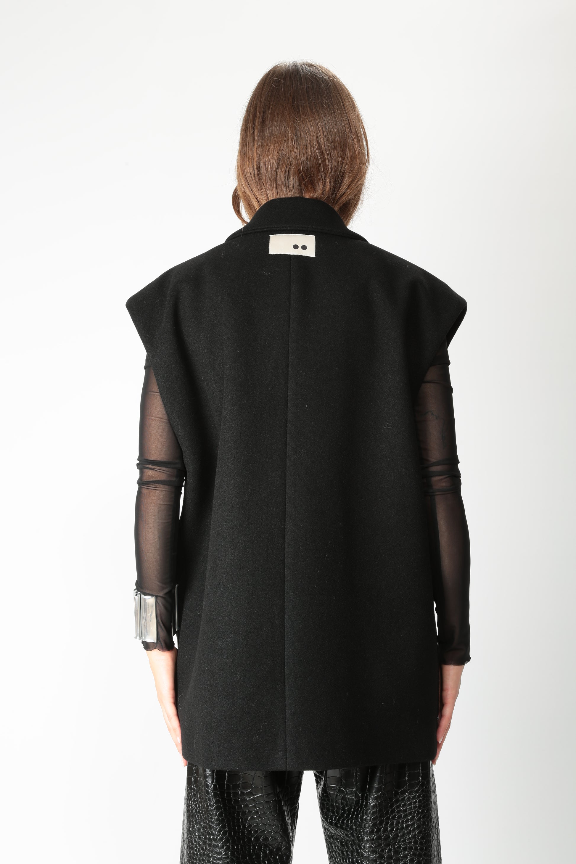https://admin.shopify.com/store/gulieshop/products/15617498349917#:~:text=https%3A//www.gulieshop.it%20%E2%80%BA%20products%20%E2%80%BA%20the%2Dm%2Dgilet%2Doversize%2Dfrank