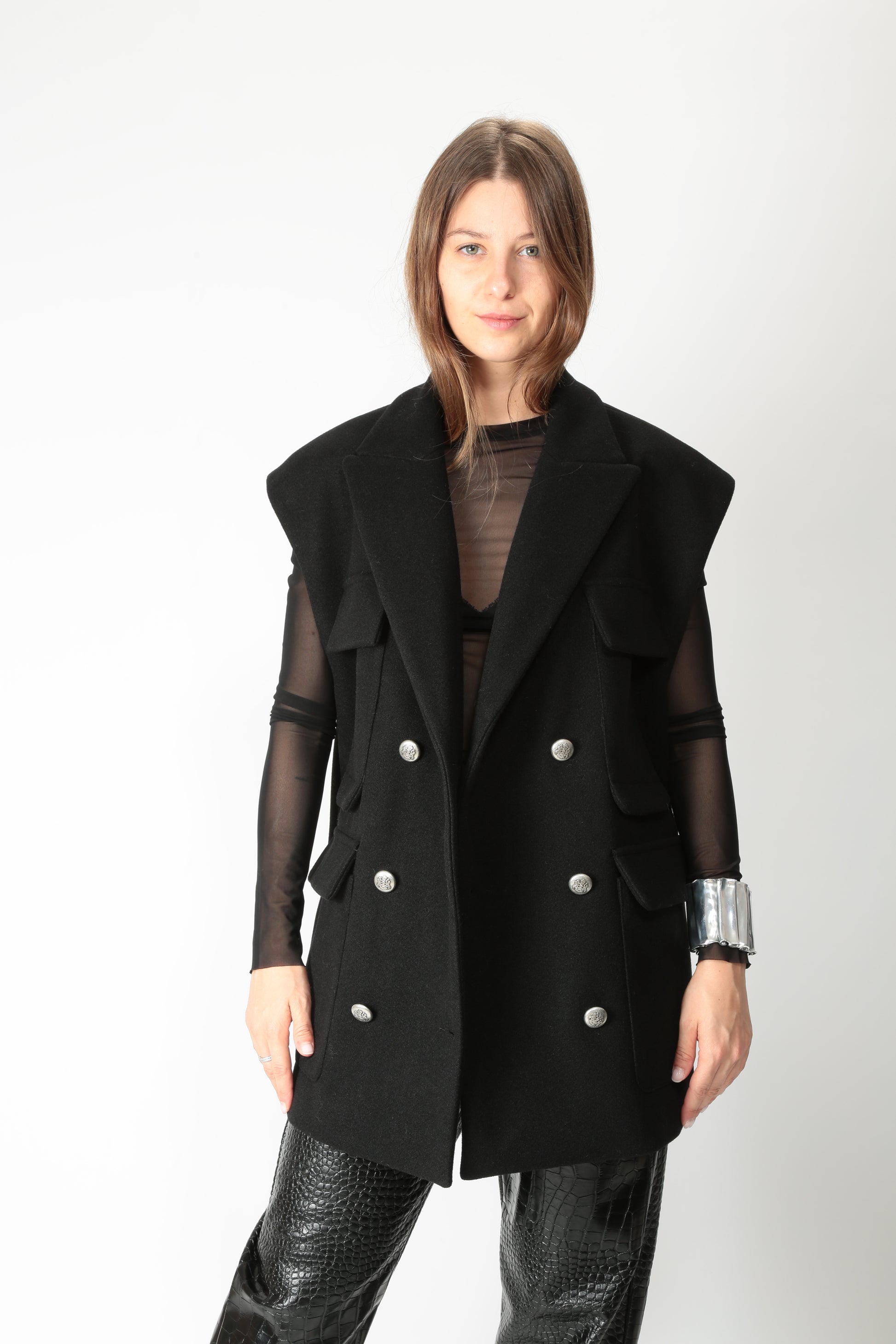 https://admin.shopify.com/store/gulieshop/products/15617498349917#:~:text=https%3A//www.gulieshop.it%20%E2%80%BA%20products%20%E2%80%BA%20the%2Dm%2Dgilet%2Doversize%2Dfrank