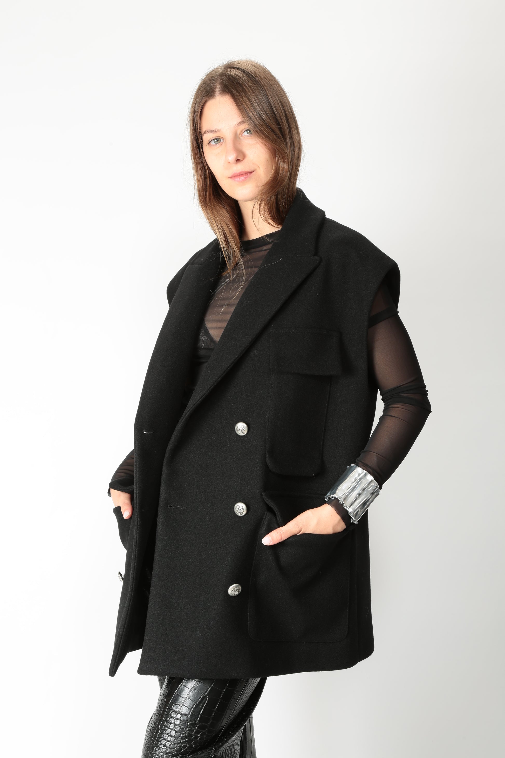 https://admin.shopify.com/store/gulieshop/products/15617498349917#:~:text=https%3A//www.gulieshop.it%20%E2%80%BA%20products%20%E2%80%BA%20the%2Dm%2Dgilet%2Doversize%2Dfrank