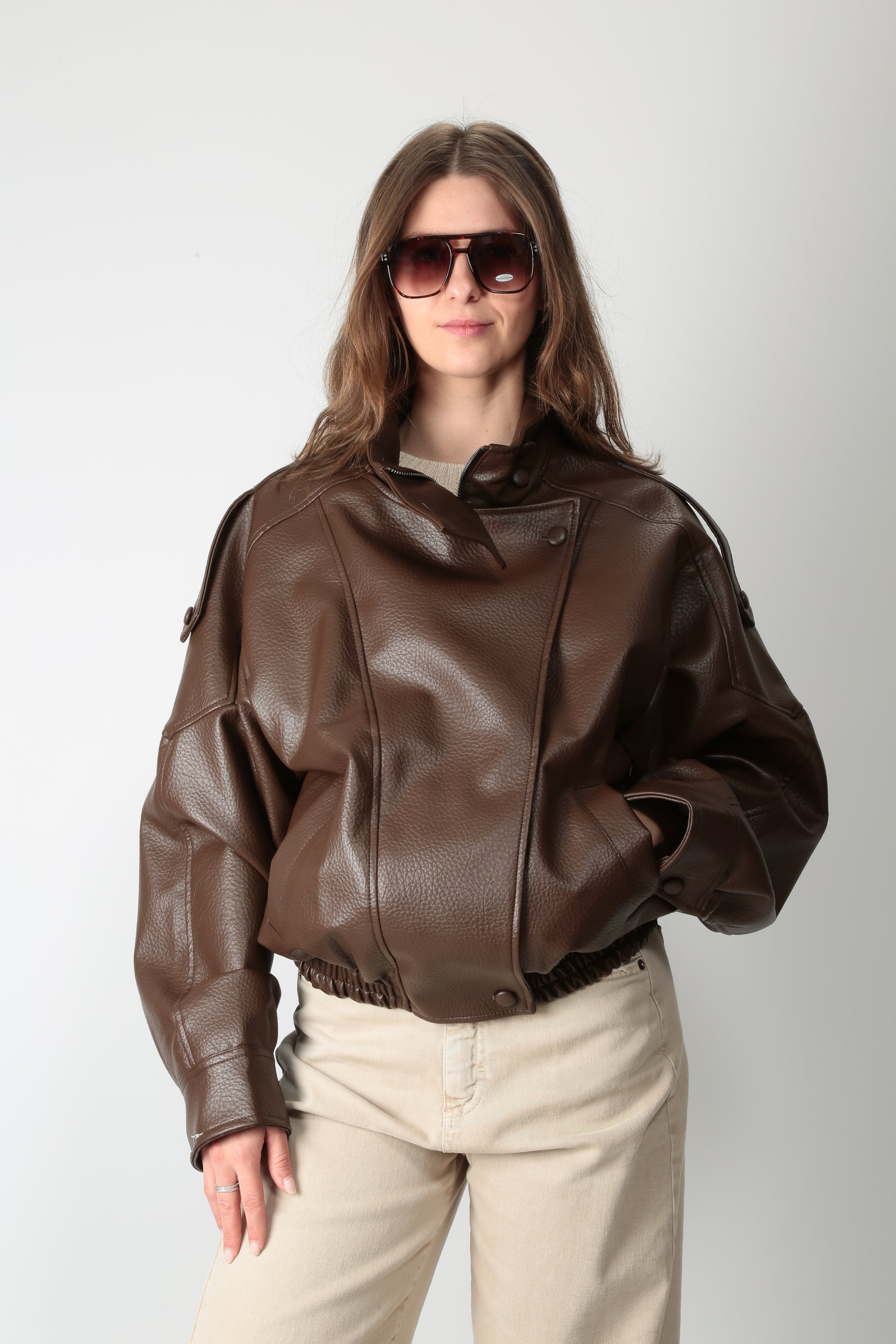 https://admin.shopify.com/store/gulieshop/products/16121605194077#:~:text=https%3A//www.gulieshop.it%20%E2%80%BA%20products%20%E2%80%BA%20tensione%2Din%2Dbomber%2Din%2Decopelle%2D39025