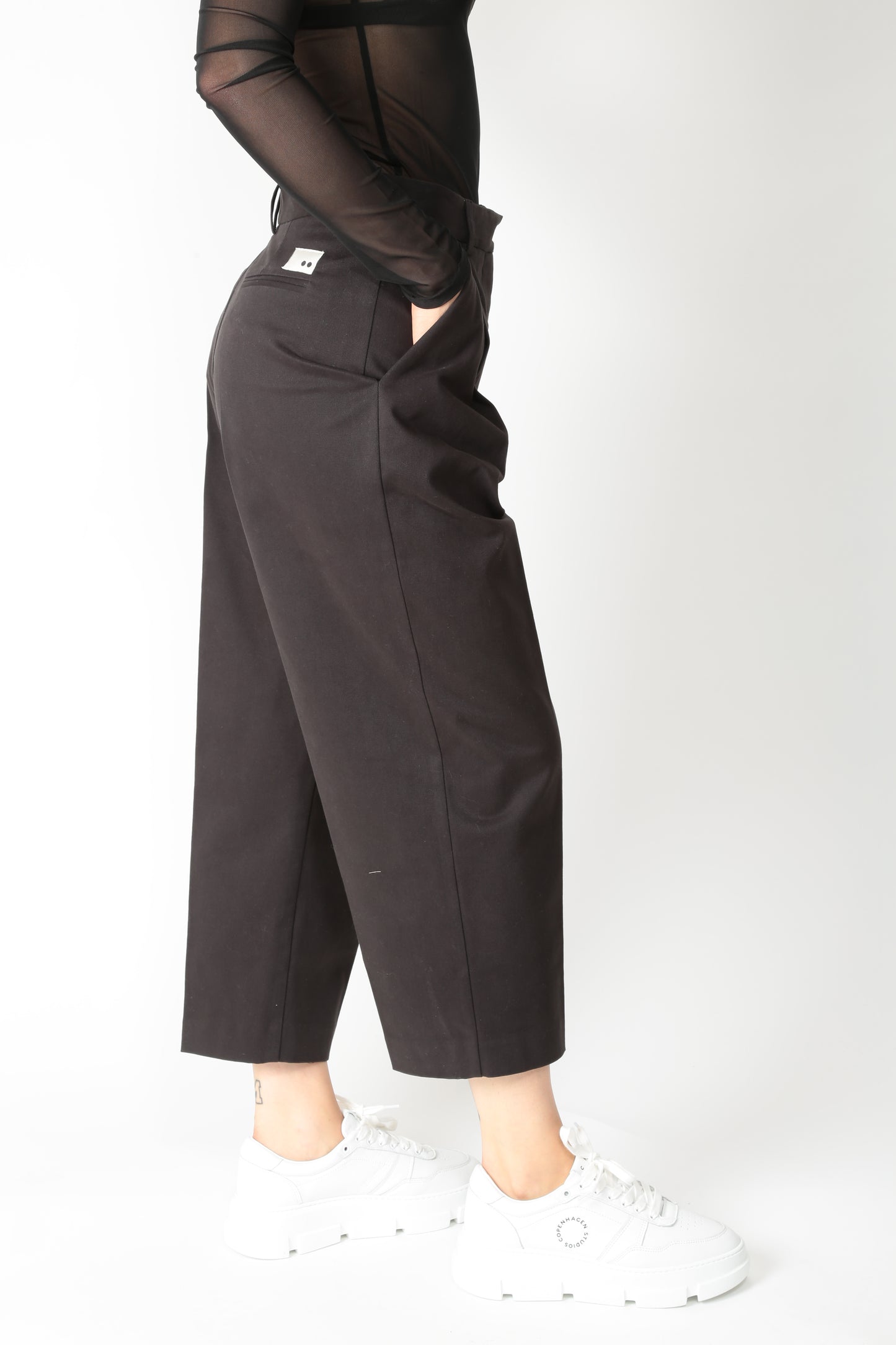 https://admin.shopify.com/store/gulieshop/products/15617498022237#:~:text=https%3A//www.gulieshop.it%20%E2%80%BA%20products%20%E2%80%BA%20the%2Dm%2Dpantalone%2Dcon%2Dpinces%2Dtazio%2D1