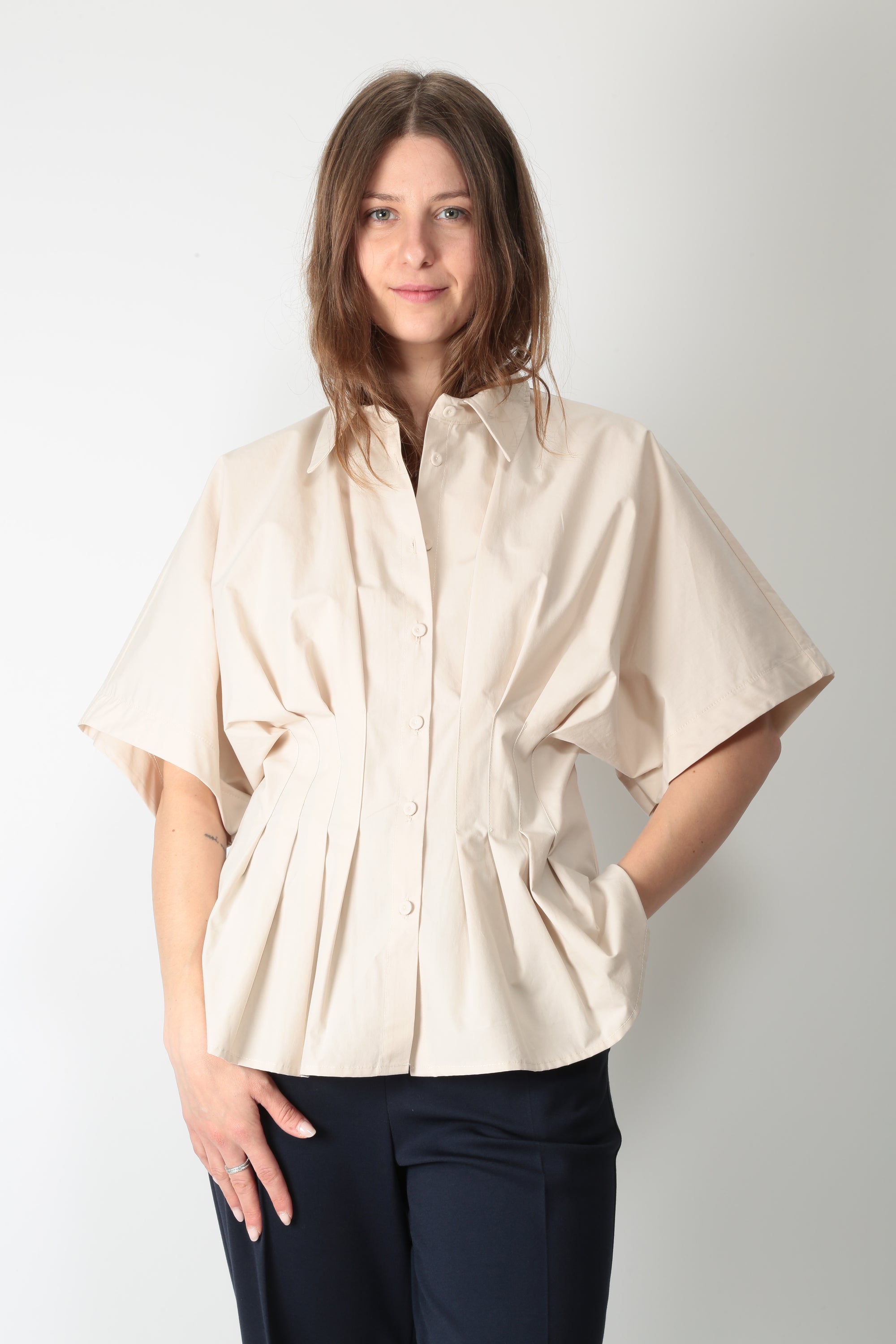 https://admin.shopify.com/store/gulieshop/products/16121606898013#:~:text=https%3A//www.gulieshop.it%20%E2%80%BA%20products%20%E2%80%BA%20tensione%2Din%2Dcamicia%2Dcon%2Dpinces%2Duk1233