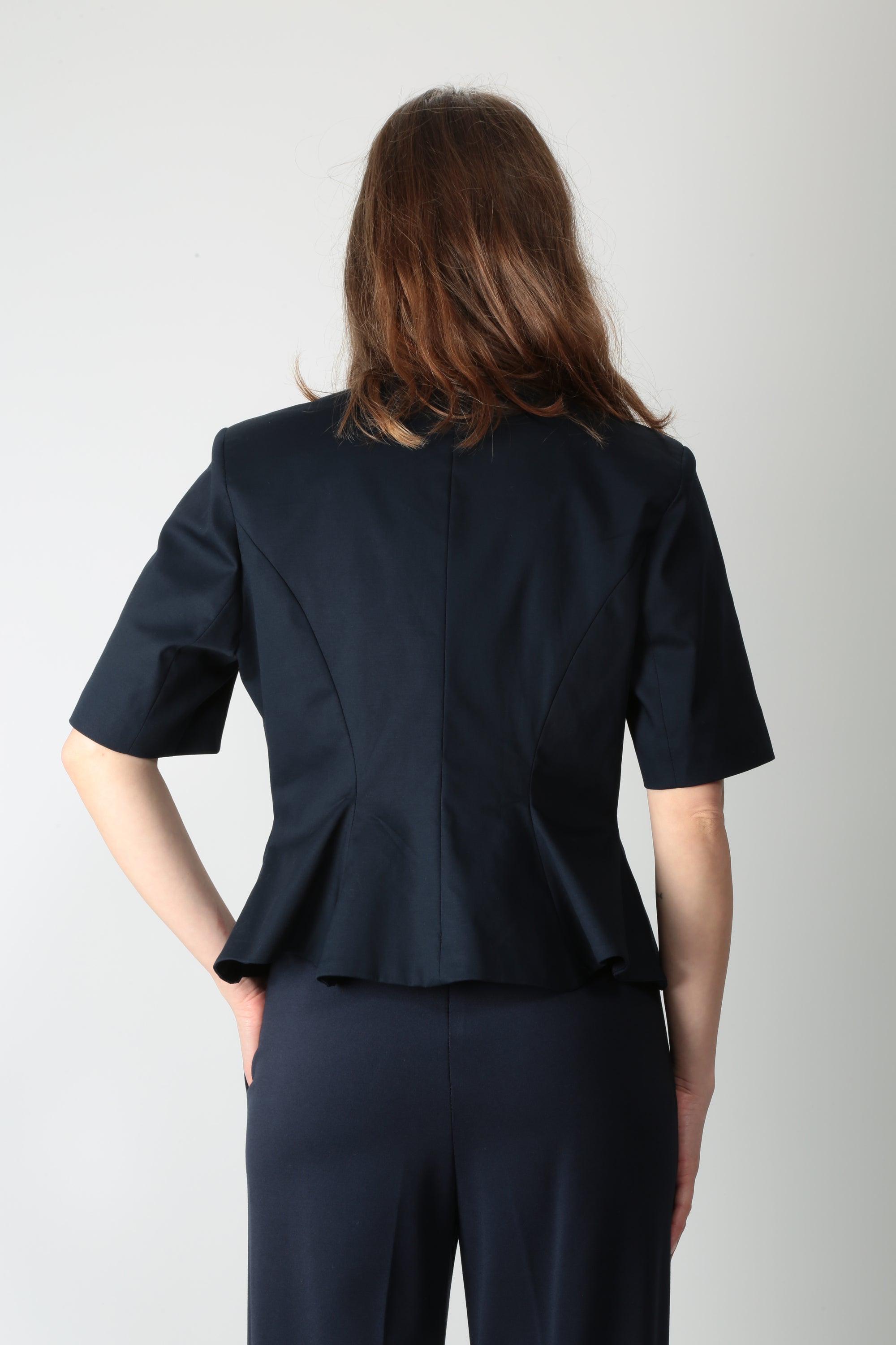 https://admin.shopify.com/store/gulieshop/products/16121552077149#:~:text=https%3A//www.gulieshop.it%20%E2%80%BA%20products%20%E2%80%BA%20tensione%2Din%2Dgiacca%2Dcropped%2D26b4783%2D1