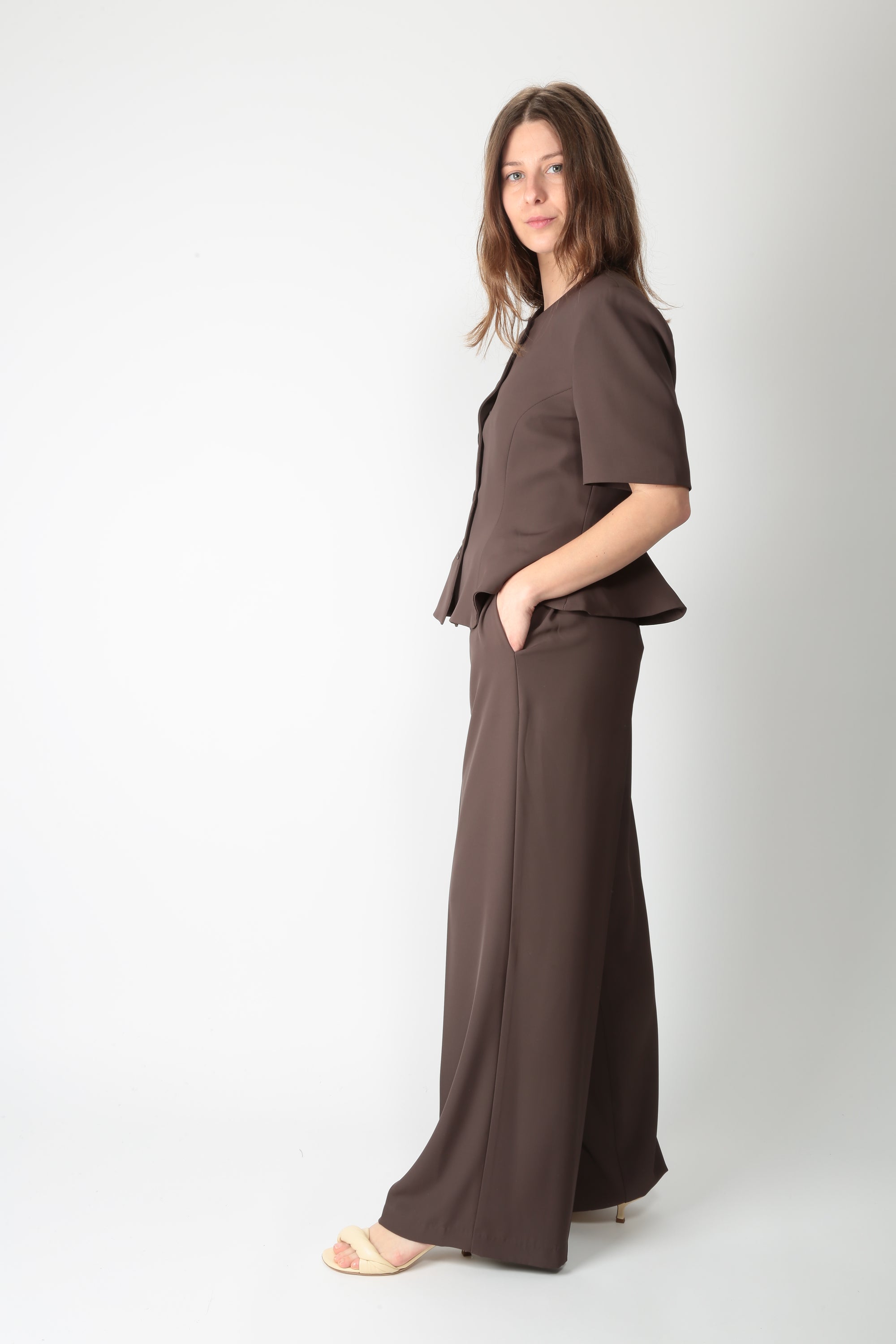 https://admin.shopify.com/store/gulieshop/products/16121607389533#:~:text=https%3A//www.gulieshop.it%20%E2%80%BA%20products%20%E2%80%BA%20tensione%2Din%2Dtailleur%2D26c4793