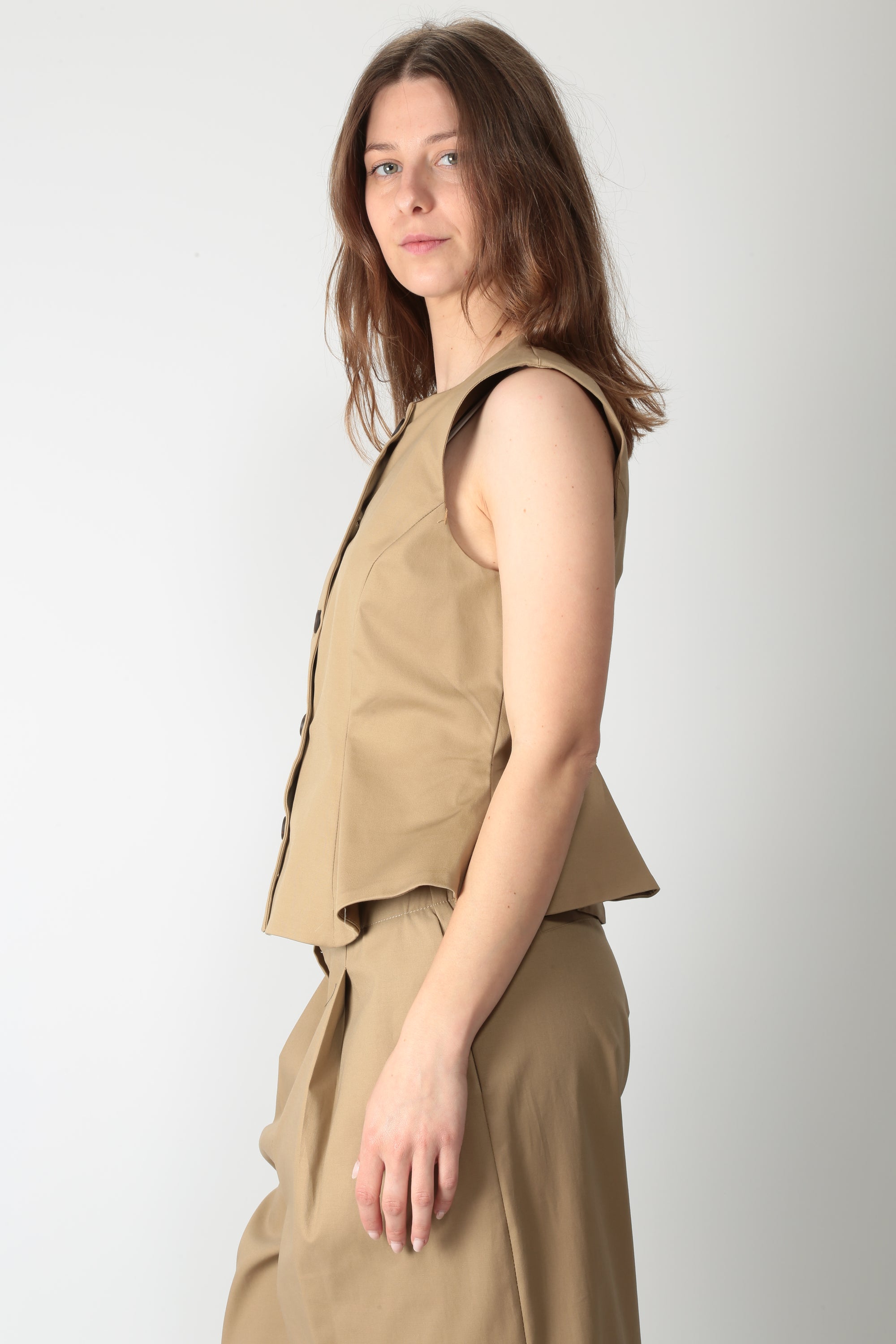https://admin.shopify.com/store/gulieshop/products/16121607946589#:~:text=https%3A//www.gulieshop.it%20%E2%80%BA%20products%20%E2%80%BA%20tensione%2Din%2Dgilet%2Din%2Dcotone%2D26d4508
