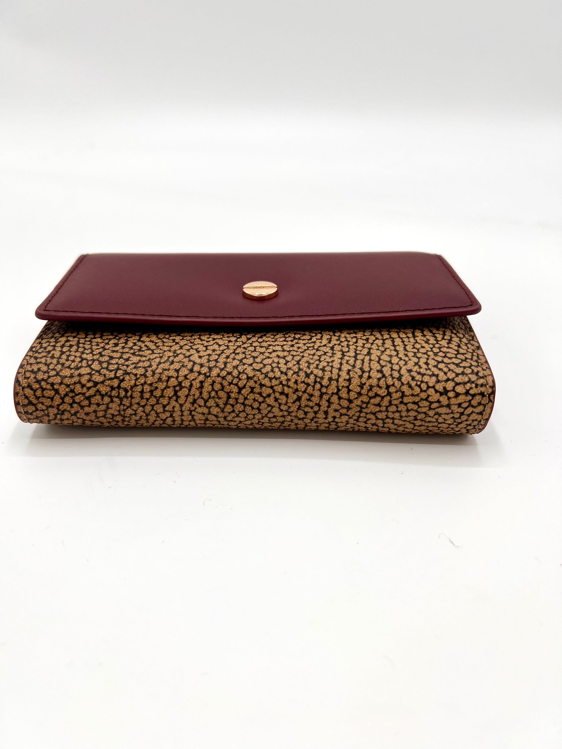 https://admin.shopify.com/store/gulieshop/products/15615140888925#:~:text=https%3A//www.gulieshop.it%20%E2%80%BA%20products%20%E2%80%BA%20borbonese%2Dportafoglio%2Dmedio%2Dcon%2Dpatta%2D91020036221