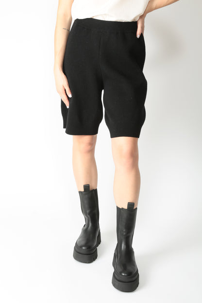 https://admin.shopify.com/store/gulieshop/products/15633572692317#:~:text=https%3A//www.gulieshop.it%20%E2%80%BA%20products%20%E2%80%BA%20jei%2Do%2Dshort%2Din%2Dlana%2D4535