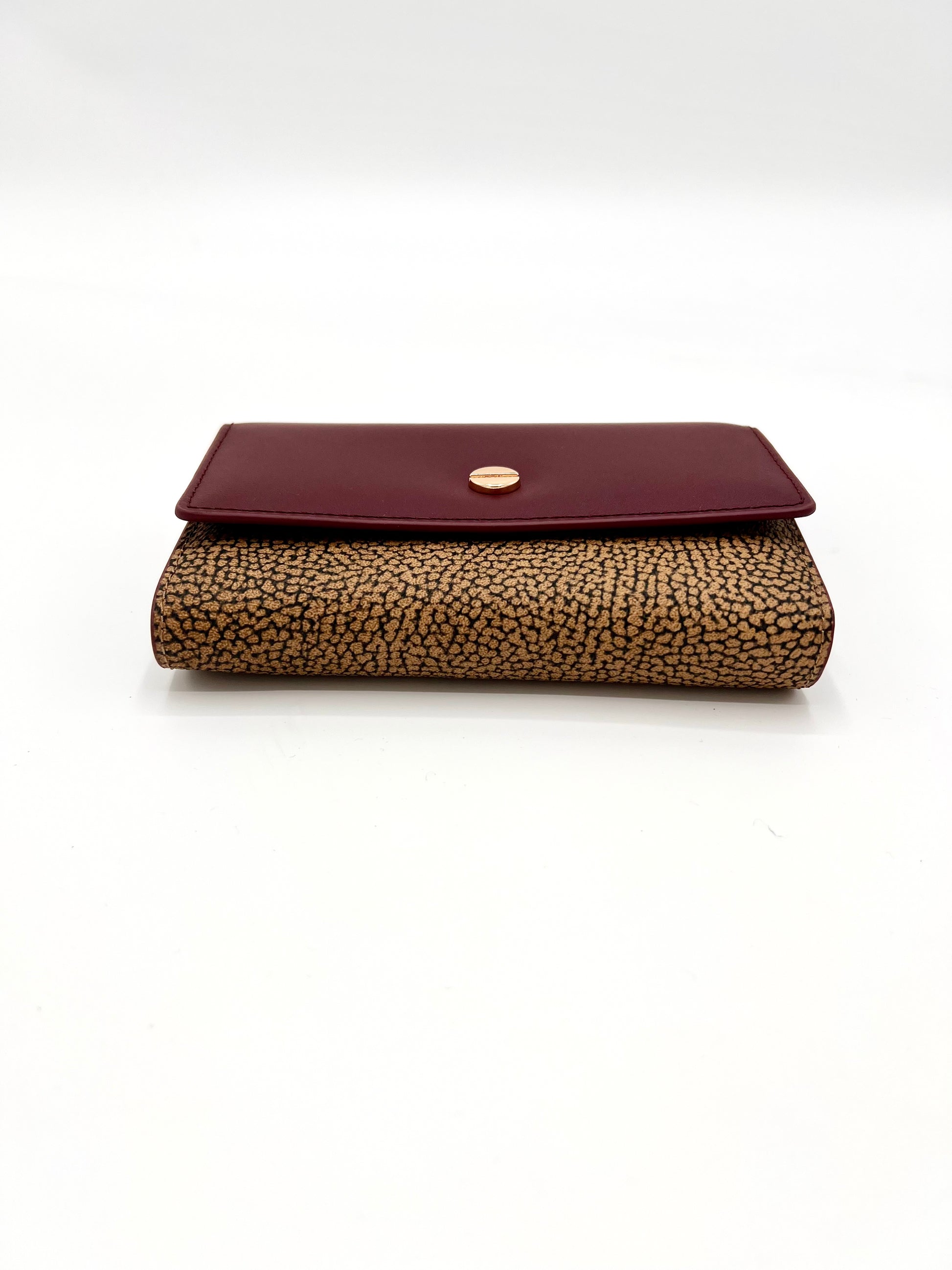 https://admin.shopify.com/store/gulieshop/products/15615140888925#:~:text=https%3A//www.gulieshop.it%20%E2%80%BA%20products%20%E2%80%BA%20borbonese%2Dportafoglio%2Dmedio%2Dcon%2Dpatta%2D91020036221