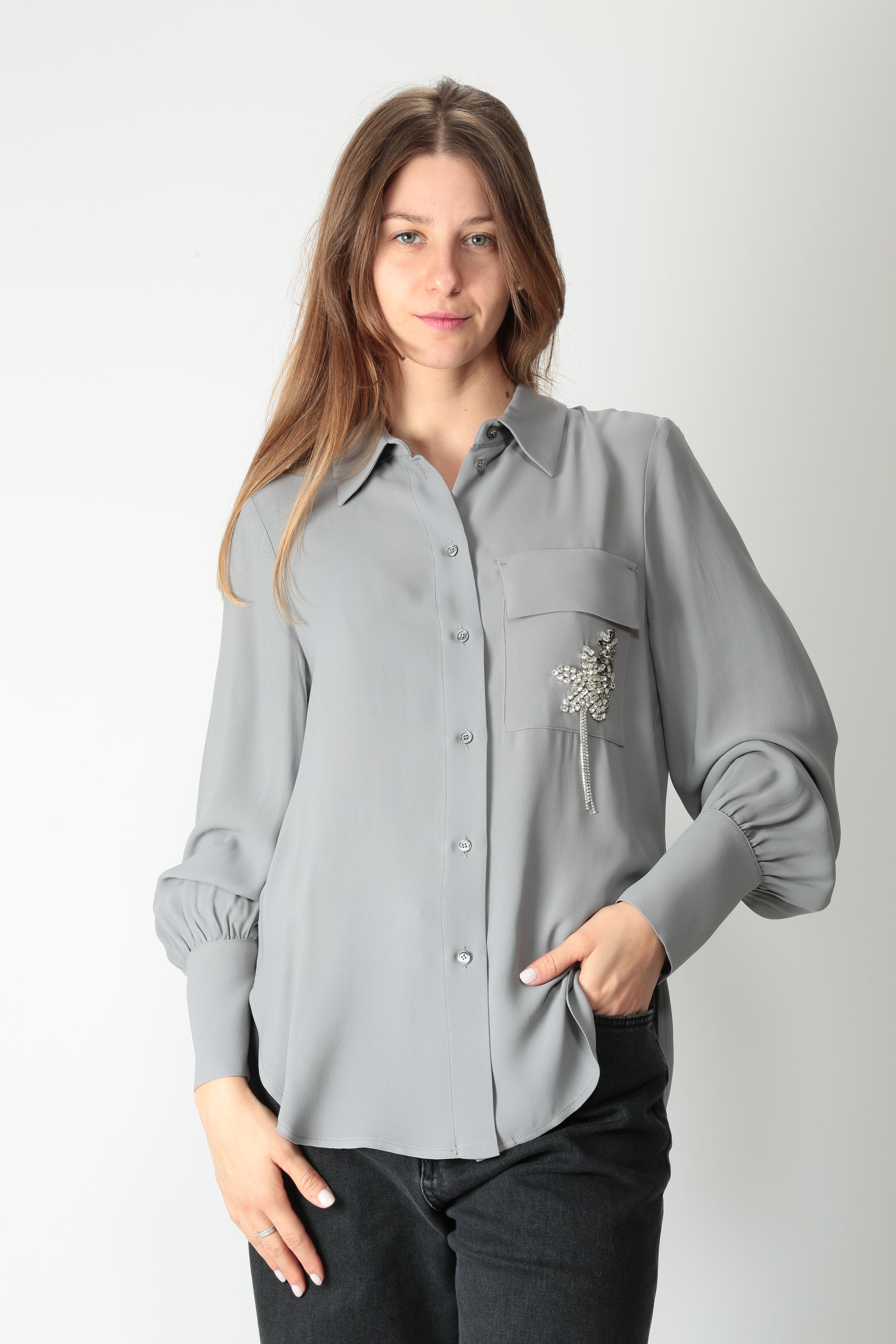 https://admin.shopify.com/store/gulieshop/products/15645192421725#:~:text=https%3A//www.gulieshop.it%20%E2%80%BA%20products%20%E2%80%BA%20beatrice%2Dcamicia%2Dcon%2Dricamo%2Din%2Dstrass%2D25fa43321105