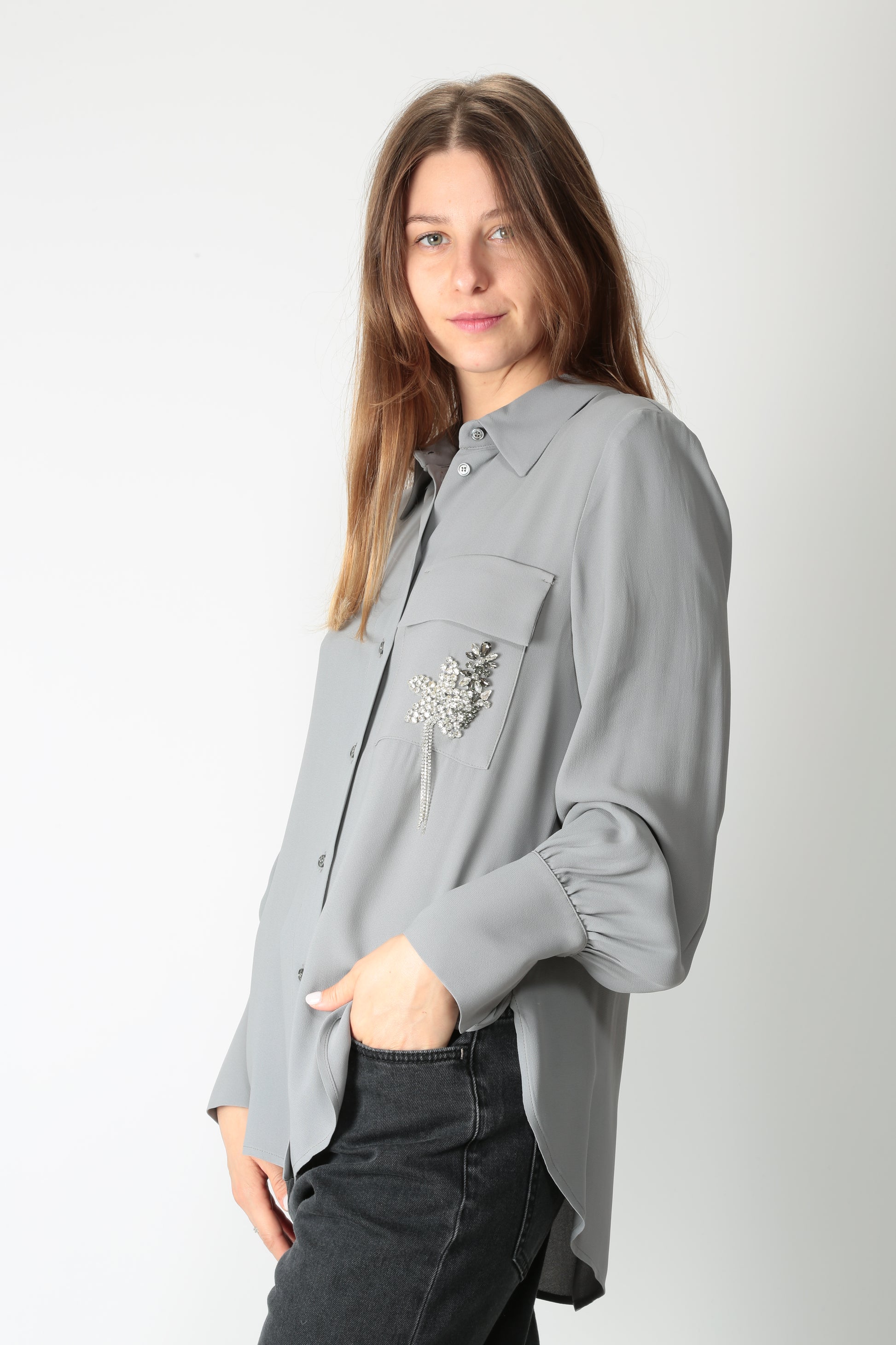 https://admin.shopify.com/store/gulieshop/products/15645192421725#:~:text=https%3A//www.gulieshop.it%20%E2%80%BA%20products%20%E2%80%BA%20beatrice%2Dcamicia%2Dcon%2Dricamo%2Din%2Dstrass%2D25fa43321105