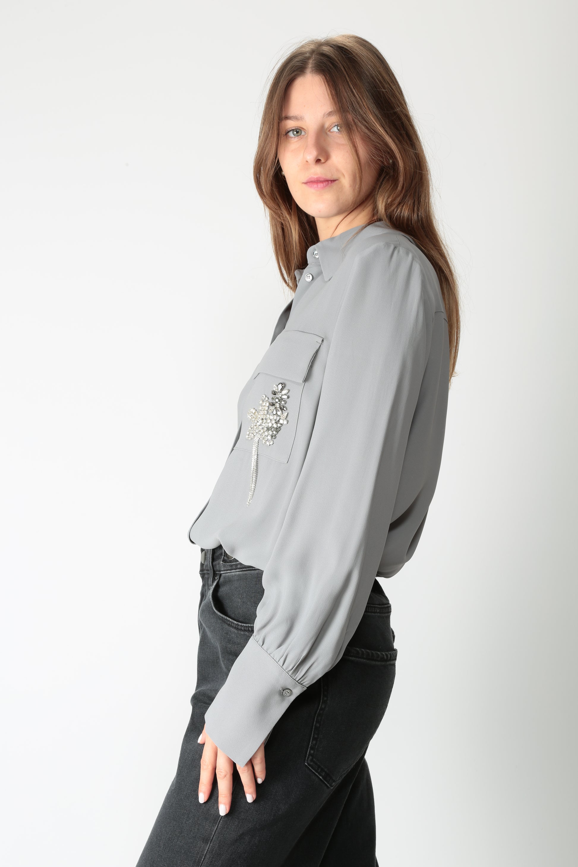 https://admin.shopify.com/store/gulieshop/products/15645192421725#:~:text=https%3A//www.gulieshop.it%20%E2%80%BA%20products%20%E2%80%BA%20beatrice%2Dcamicia%2Dcon%2Dricamo%2Din%2Dstrass%2D25fa43321105