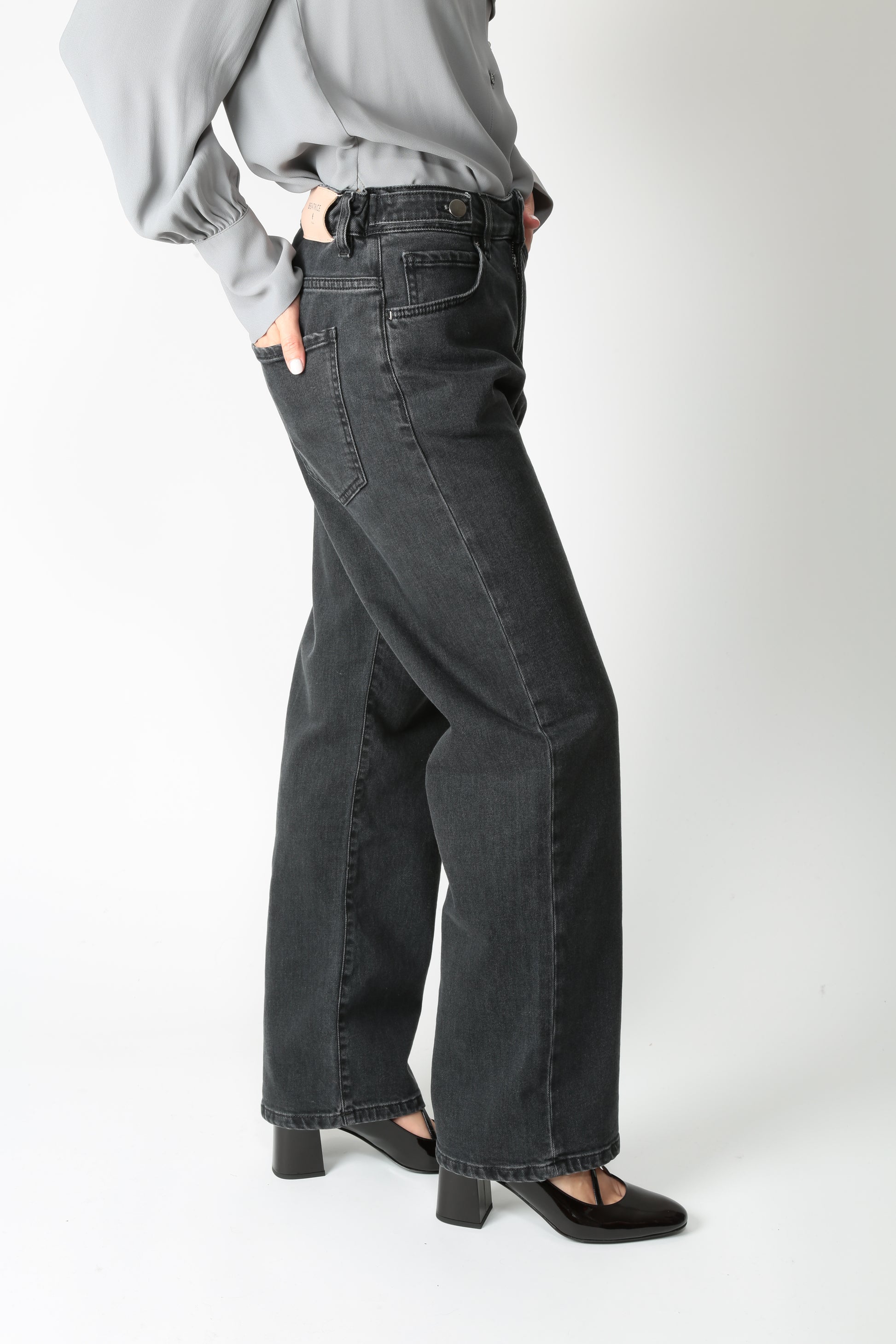 https://admin.shopify.com/store/gulieshop/products/15645210345821#:~:text=https%3A//www.gulieshop.it%20%E2%80%BA%20products%20%E2%80%BA%20beatrice%2Djeans%2Dmom%2D25fa1985denim