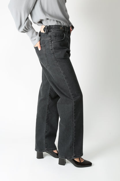 https://admin.shopify.com/store/gulieshop/products/15645210345821#:~:text=https%3A//www.gulieshop.it%20%E2%80%BA%20products%20%E2%80%BA%20beatrice%2Djeans%2Dmom%2D25fa1985denim
