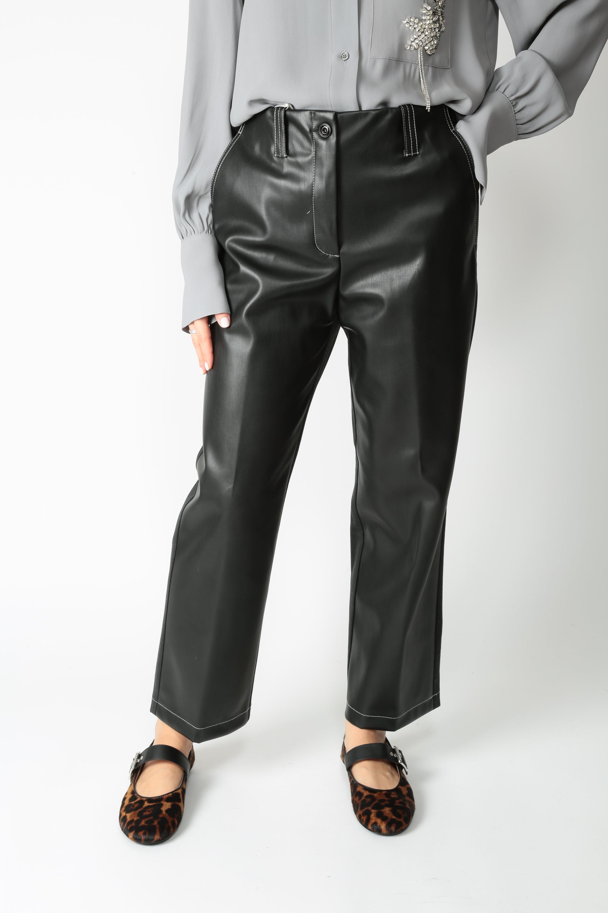 https://admin.shopify.com/store/gulieshop/products/15645192782173#:~:text=https%3A//www.gulieshop.it%20%E2%80%BA%20products%20%E2%80%BA%20beatrice%2Dpantalone%2Dpatchwork%2D25fa1092ro99mix