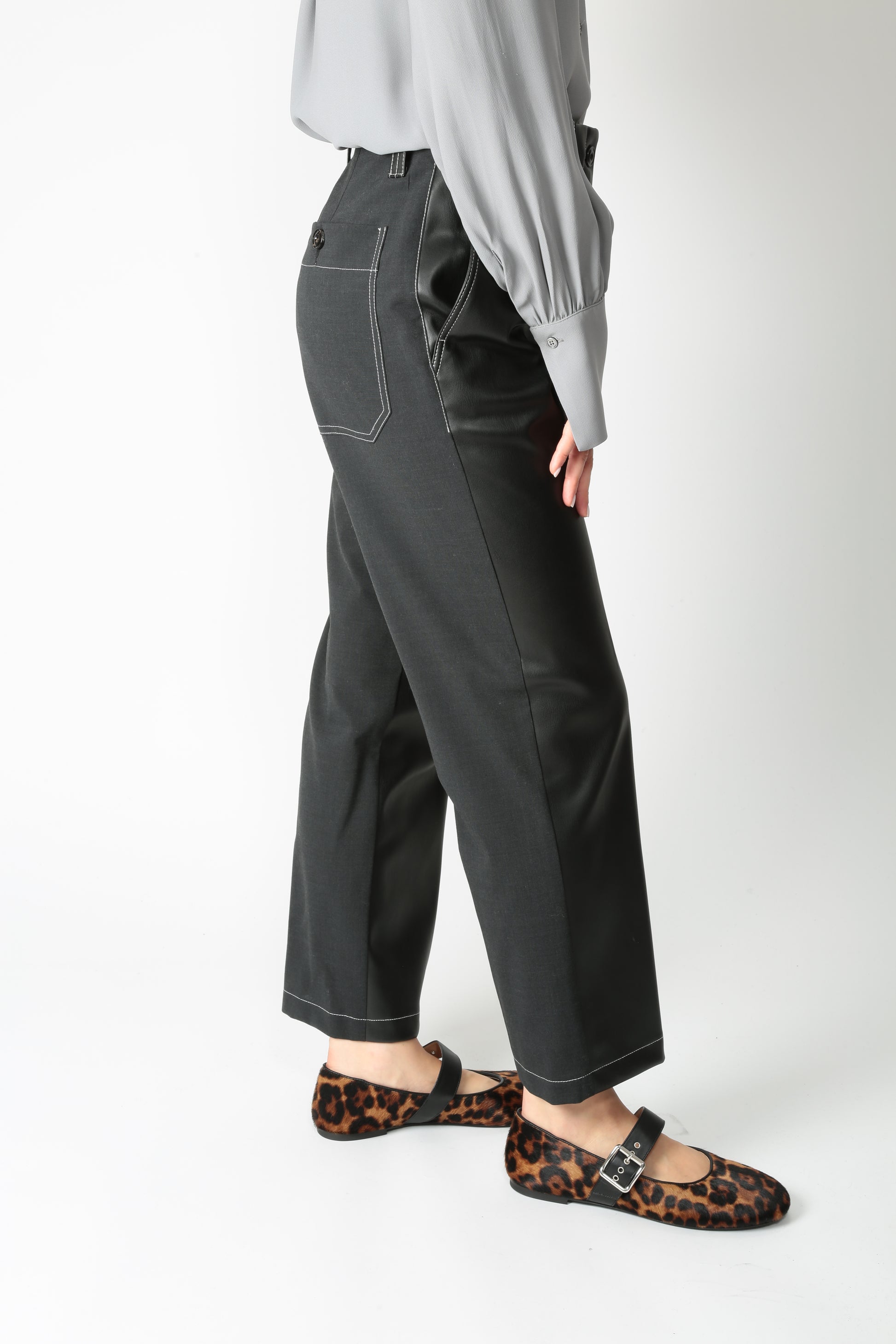 https://admin.shopify.com/store/gulieshop/products/15645192782173#:~:text=https%3A//www.gulieshop.it%20%E2%80%BA%20products%20%E2%80%BA%20beatrice%2Dpantalone%2Dpatchwork%2D25fa1092ro99mix