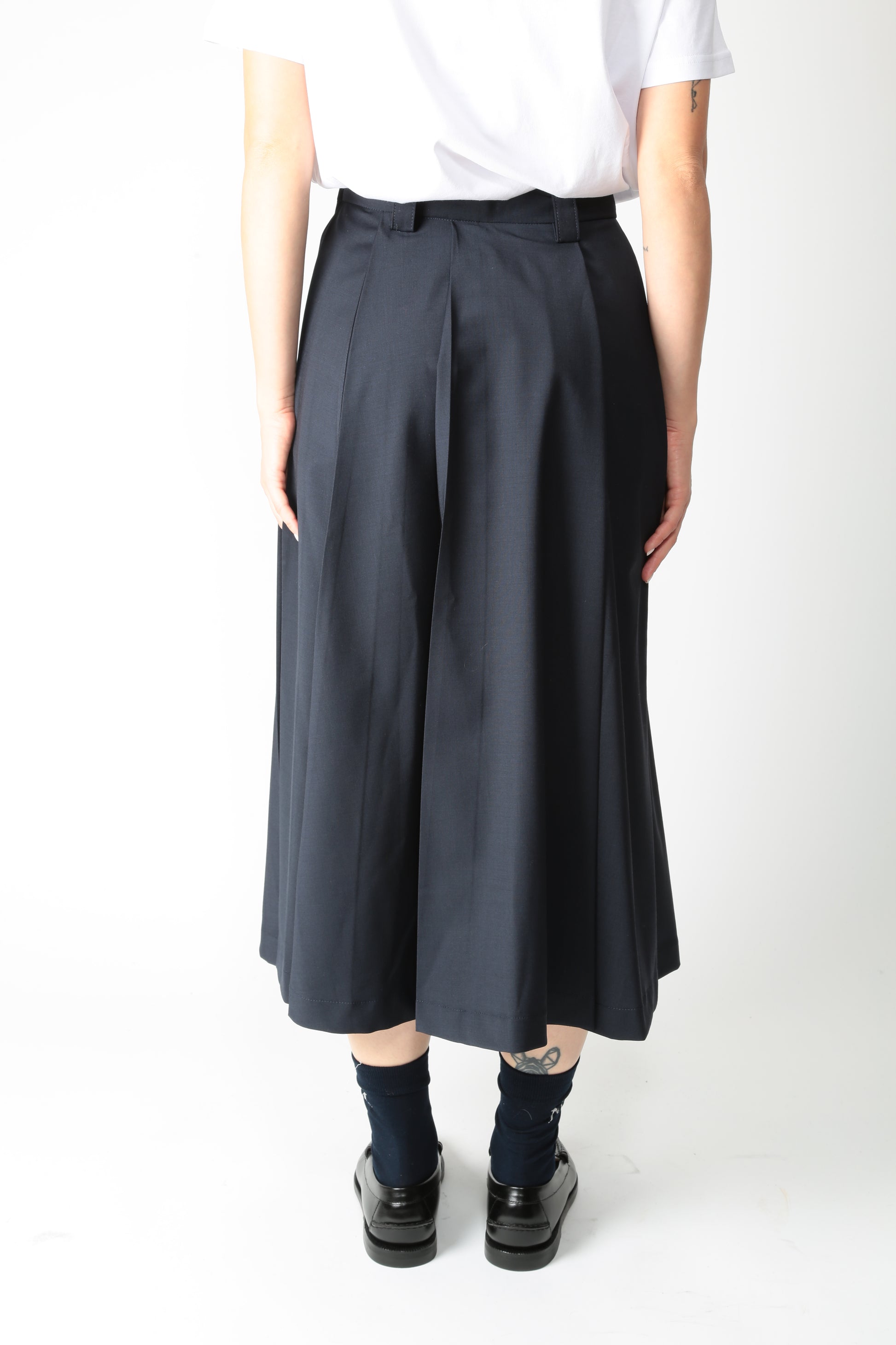 https://admin.shopify.com/store/gulieshop/products/15647677710685#:~:text=https%3A//www.gulieshop.it%20%E2%80%BA%20products%20%E2%80%BA%20department%2D5%2Dgonna%2Da%2Dpieghe%2Dhenrique%2Ddg02951m2ts0184