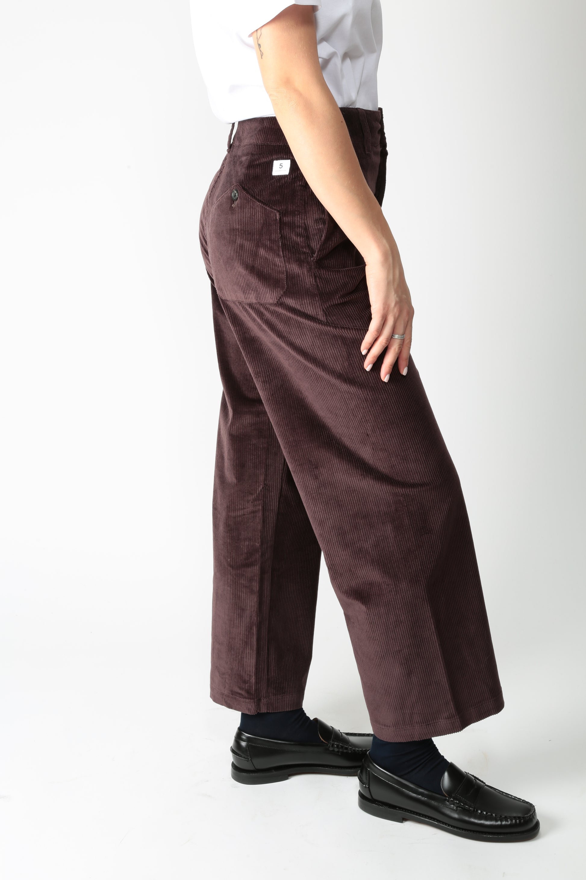 https://admin.shopify.com/store/gulieshop/products/15647677677917#:~:text=https%3A//www.gulieshop.it%20%E2%80%BA%20products%20%E2%80%BA%20department%2D5%2Dpantaloni%2Din%2Dvelluto%2Ddue%2Dpant%2Ddp05151m2ts0194